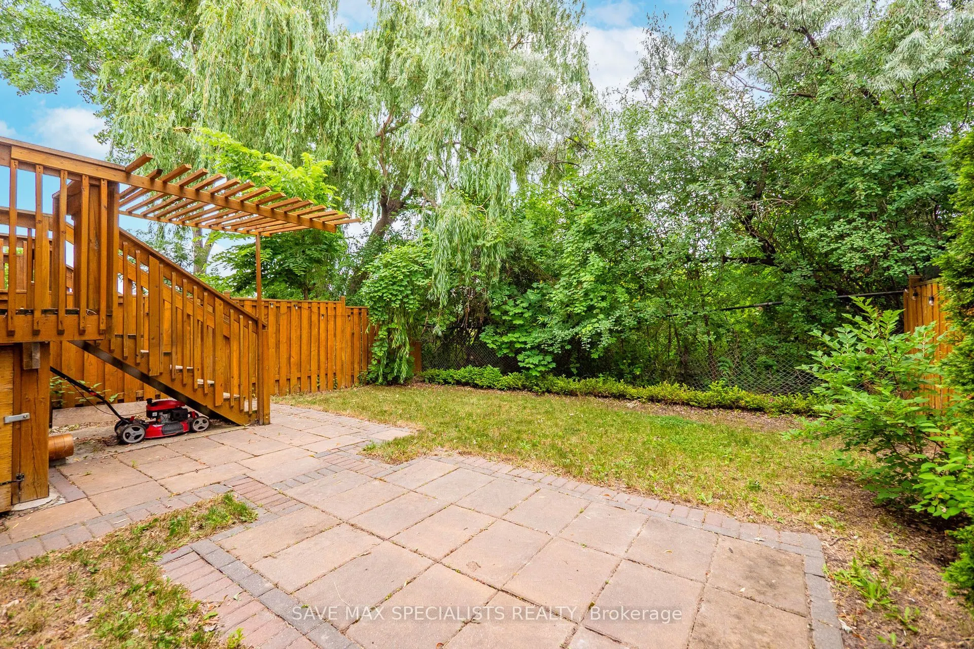 21 Isaac Devins Boulevard