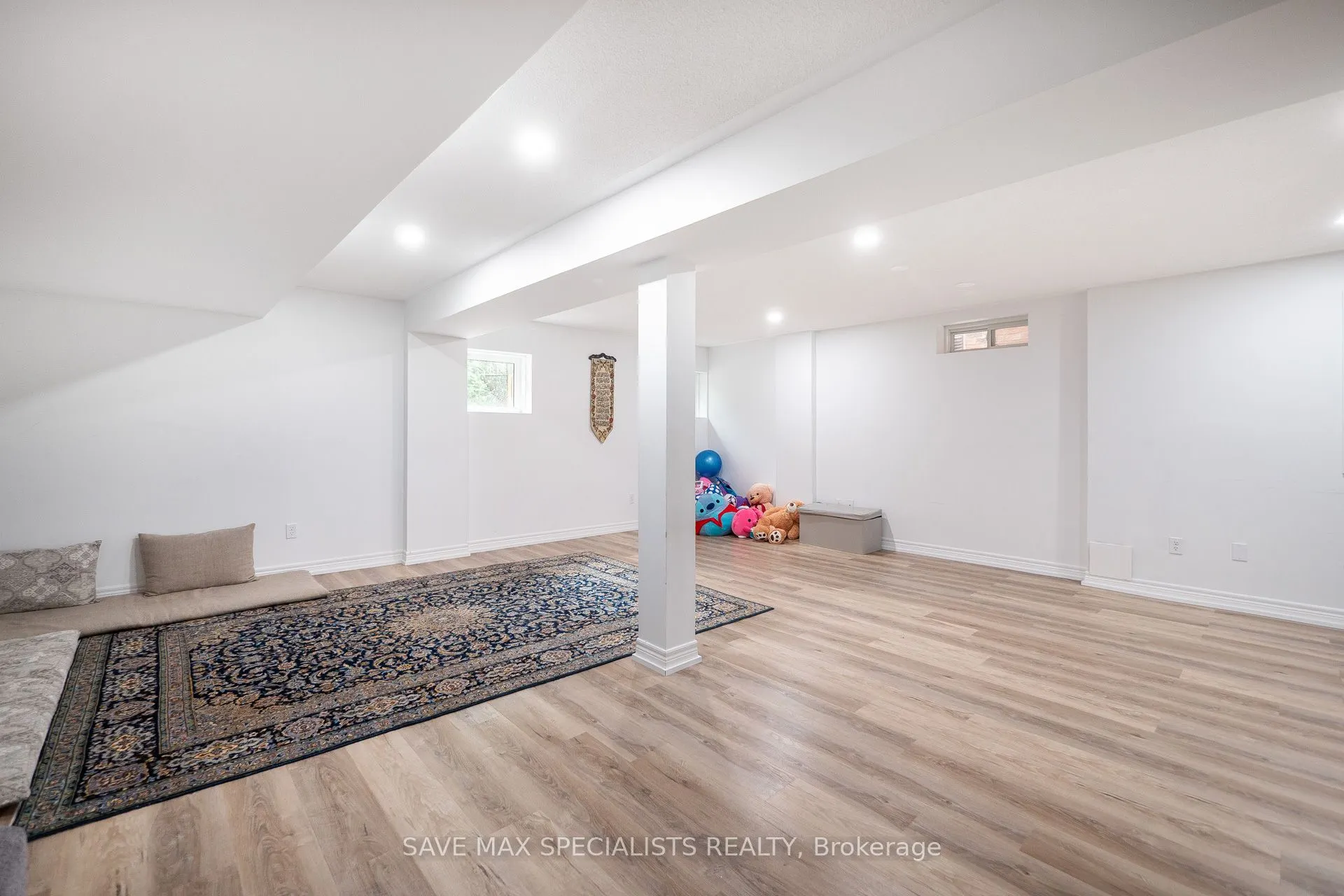 21 Isaac Devins Boulevard