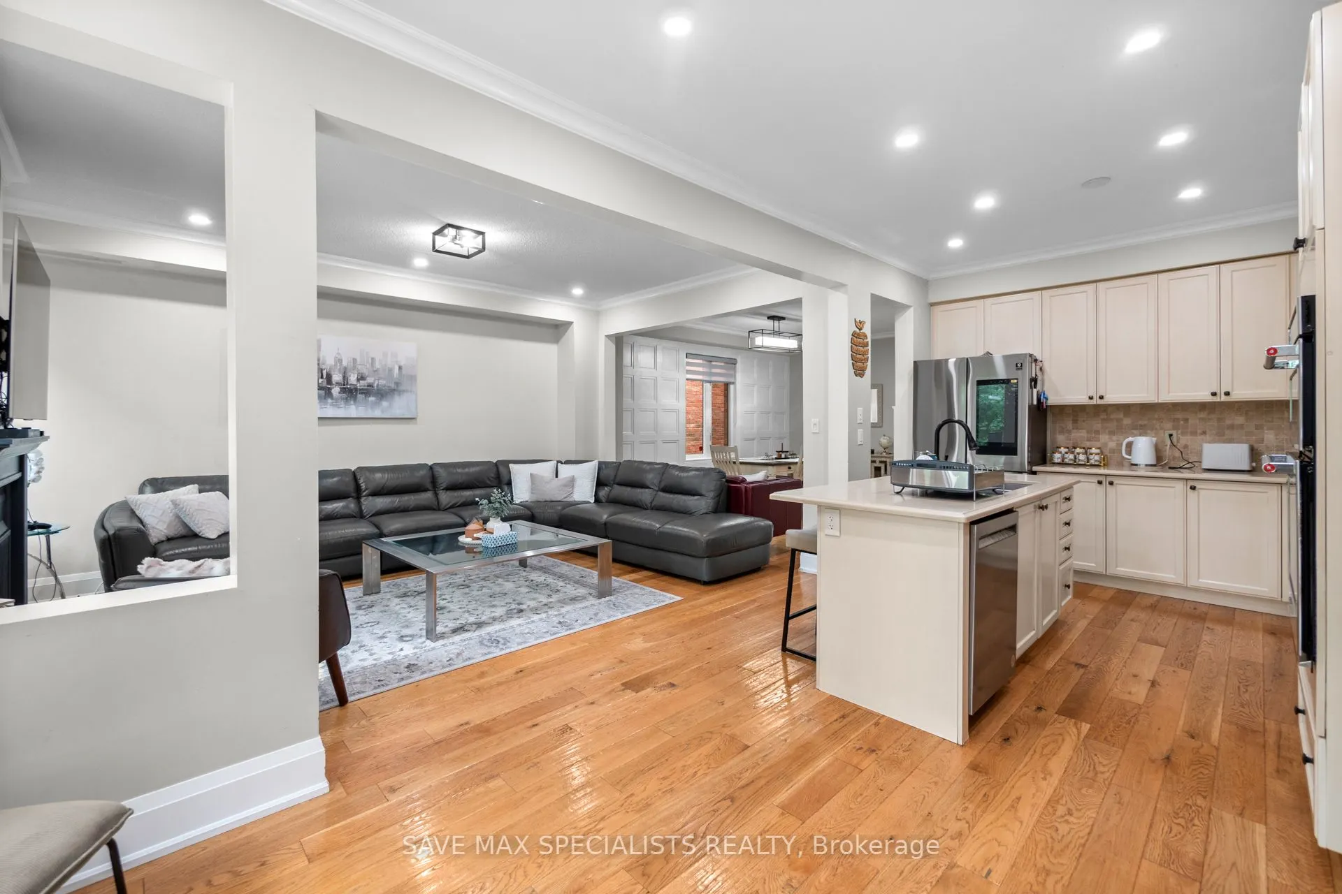 21 Isaac Devins Boulevard