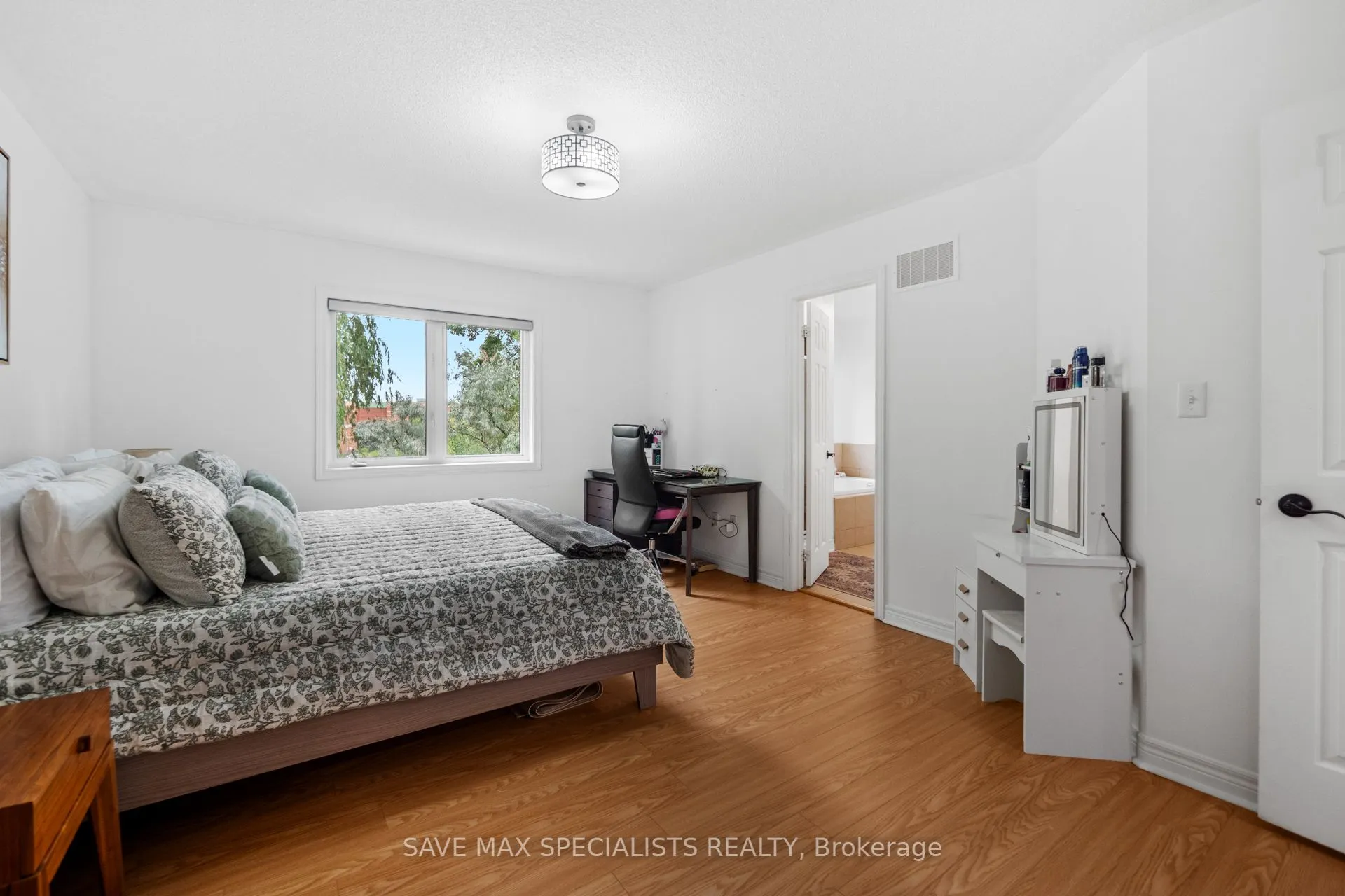 21 Isaac Devins Boulevard