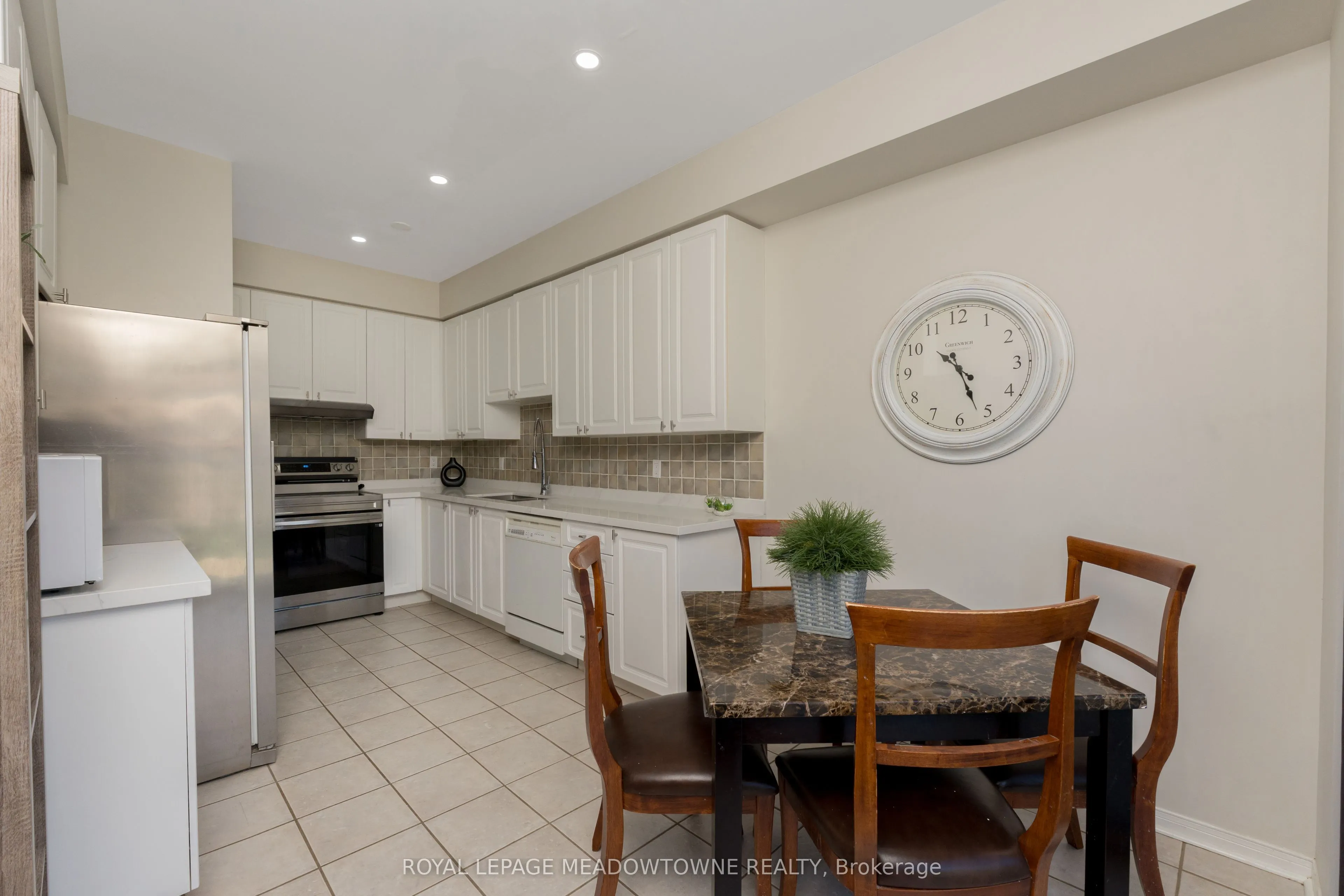 1876 Stevington Crescent