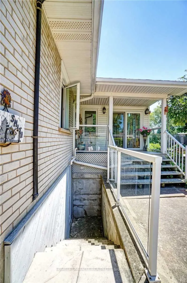 16 Plainsman Road