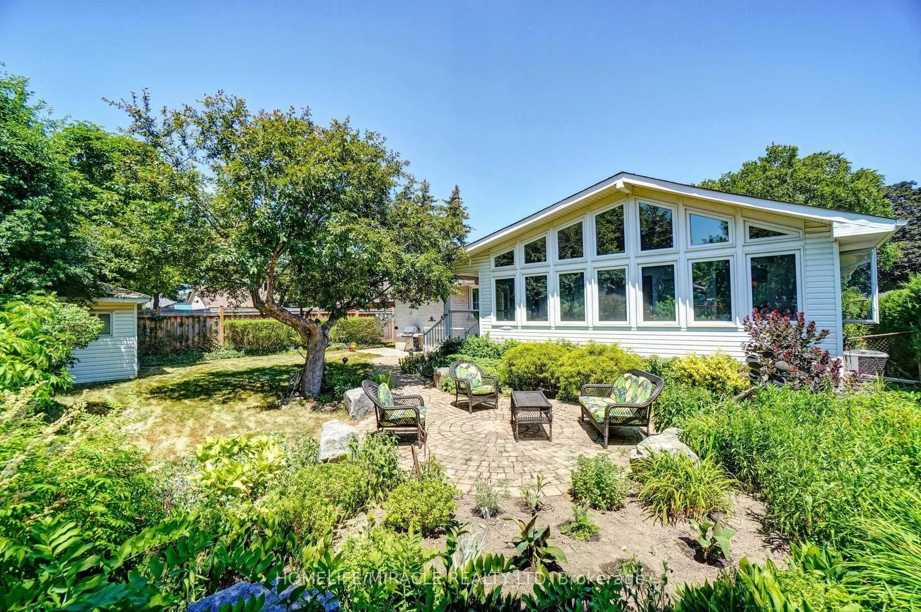 16 Plainsman Road