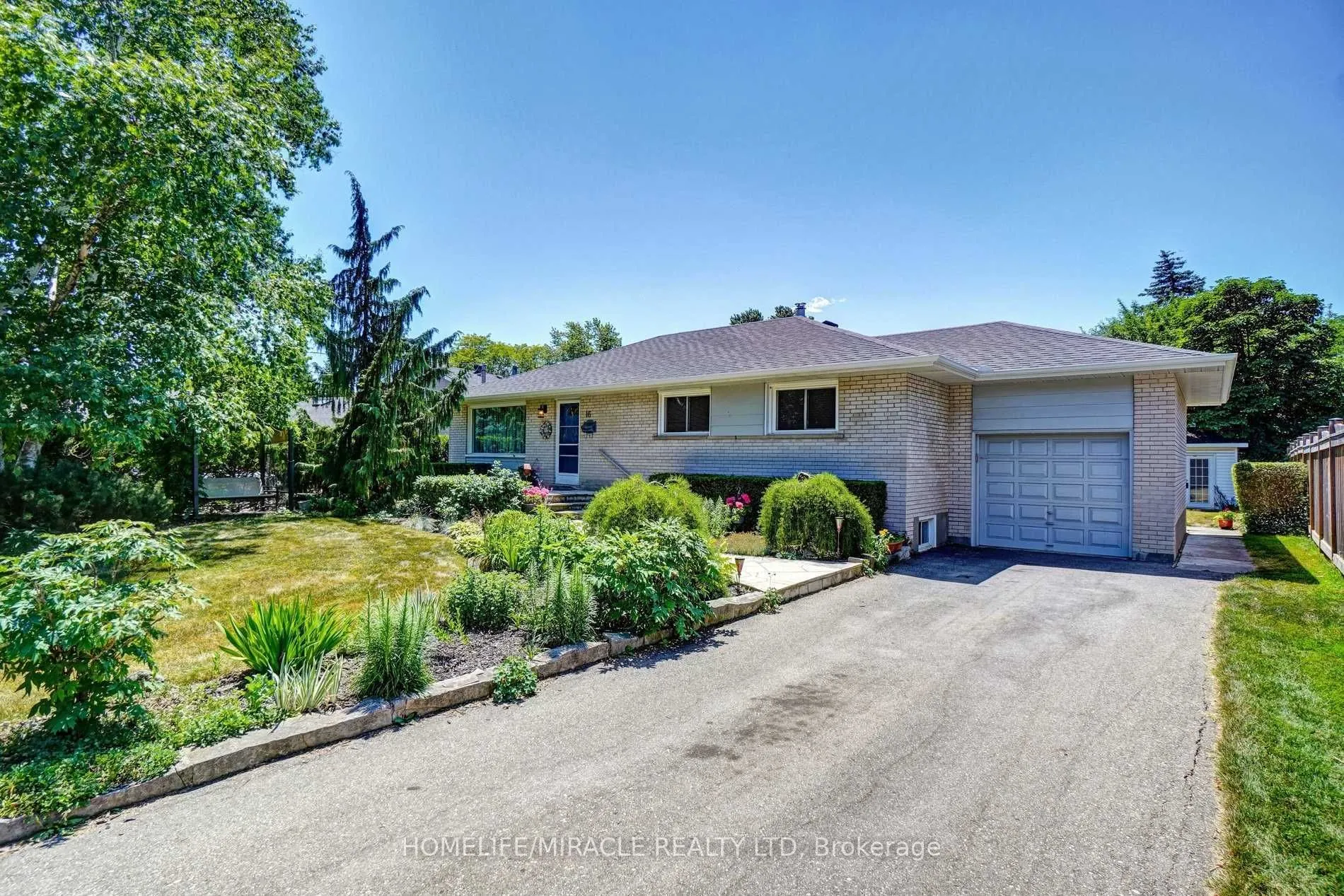 16 Plainsman Road