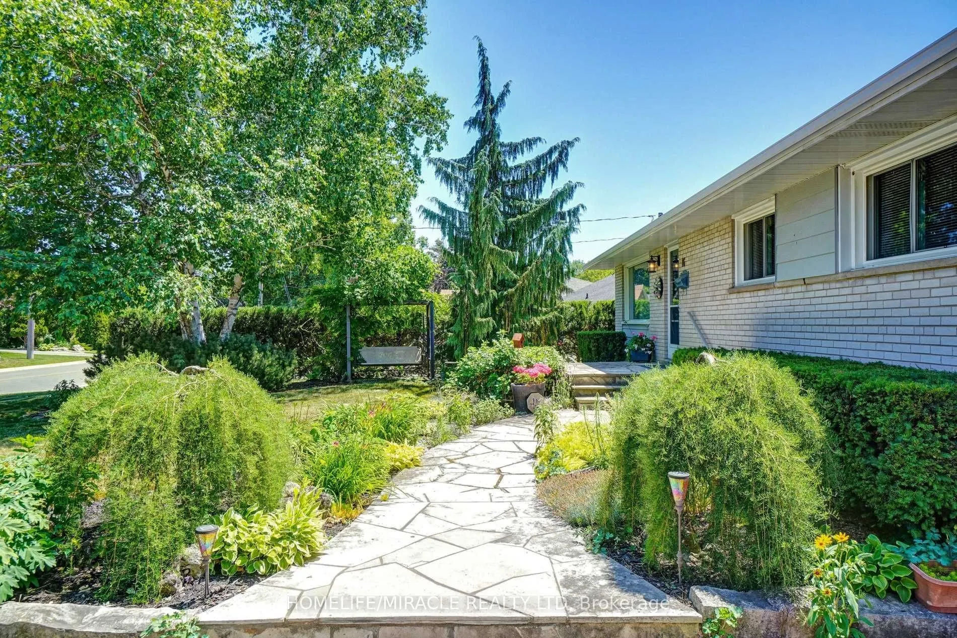 16 Plainsman Road