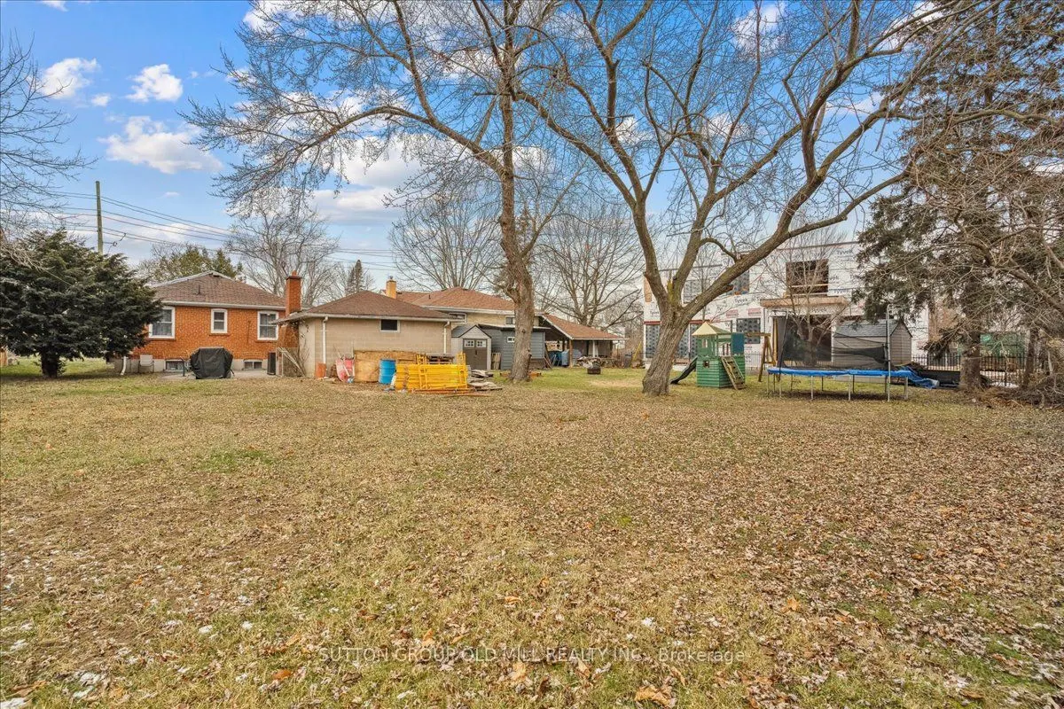 308 Mineola Road E