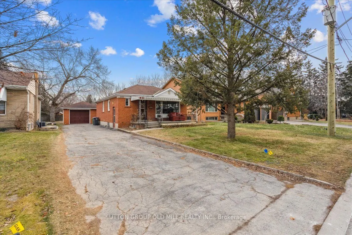 308 Mineola Road E