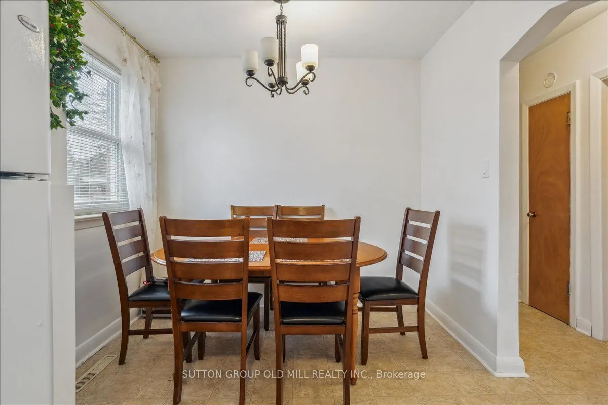 308 Mineola Road E
