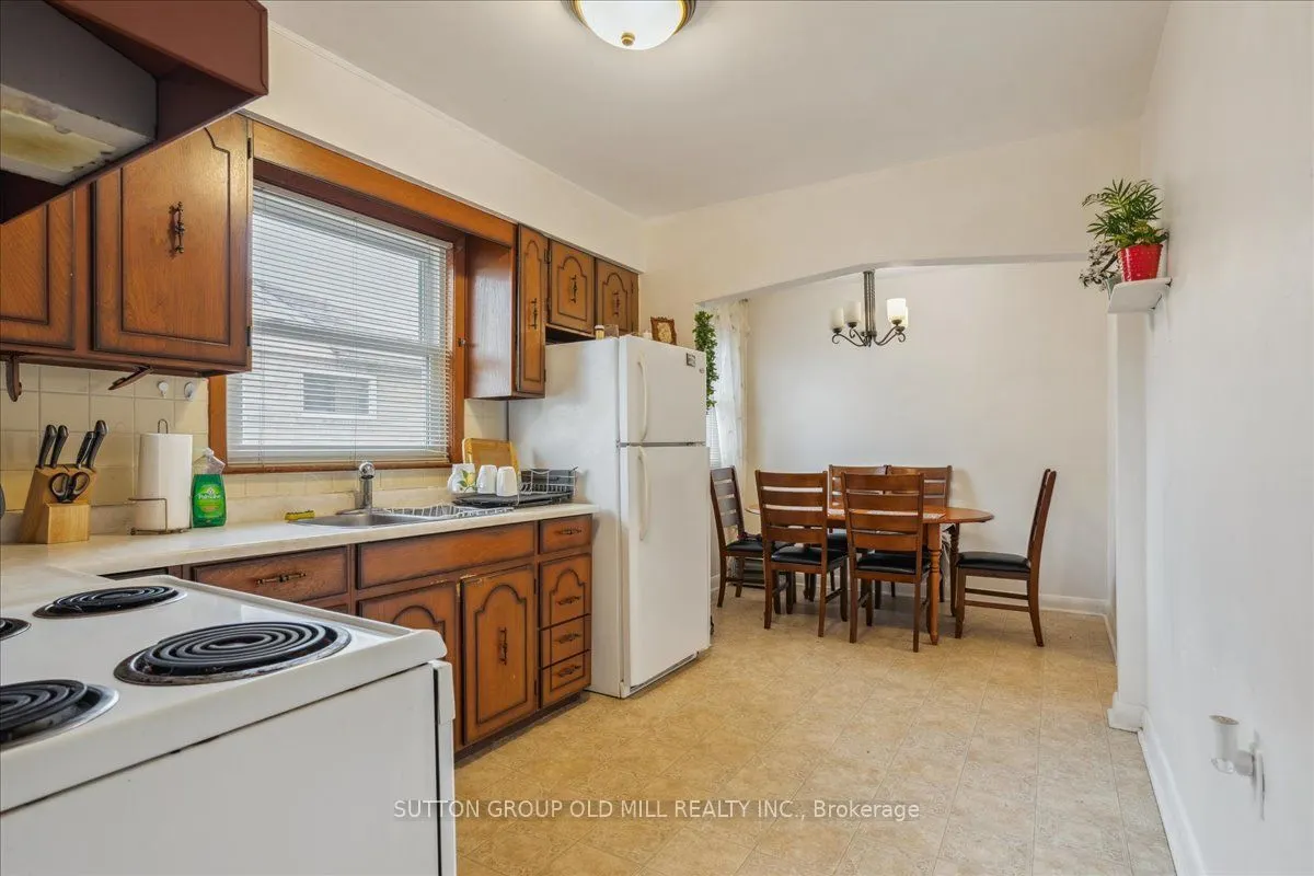 308 Mineola Road E