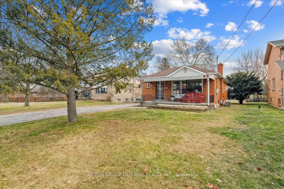 308 Mineola Road E