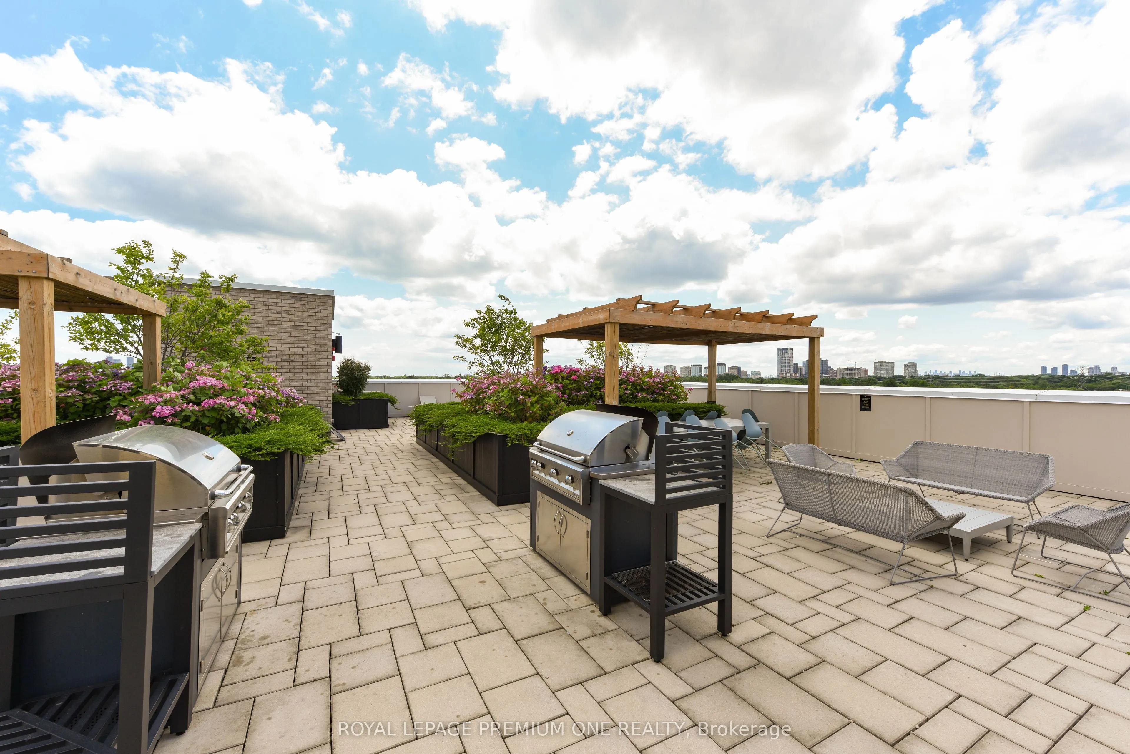 571 Prince Edward Drive N, #101