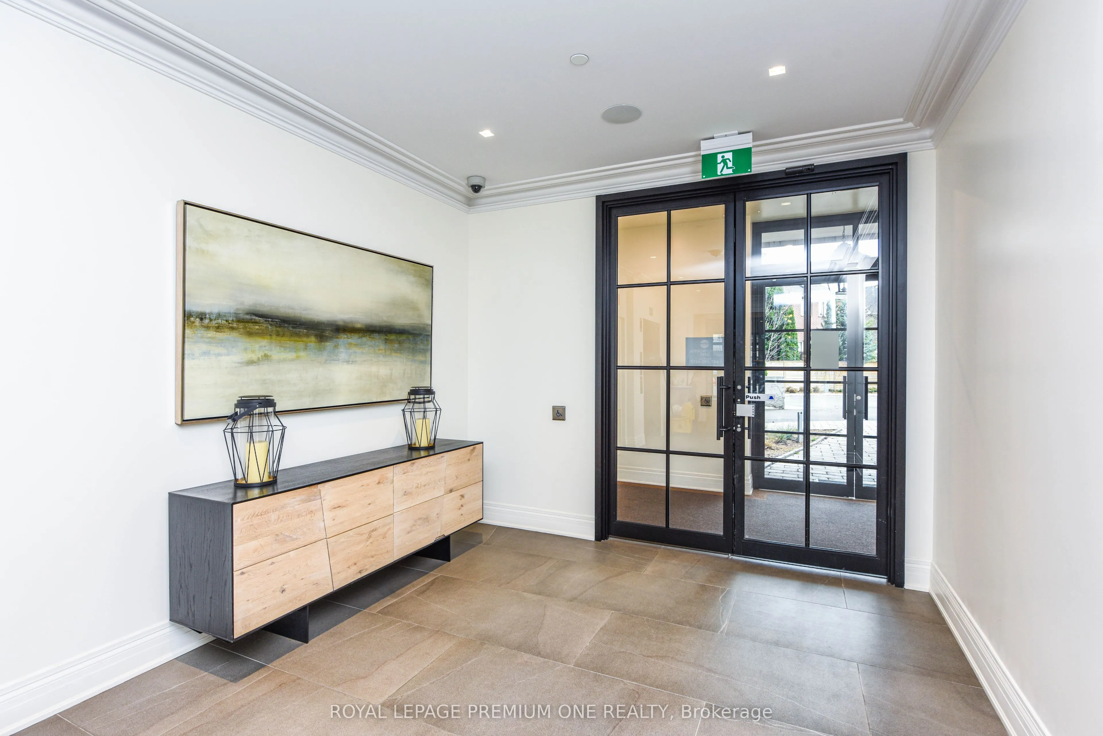 571 Prince Edward Drive N, #101