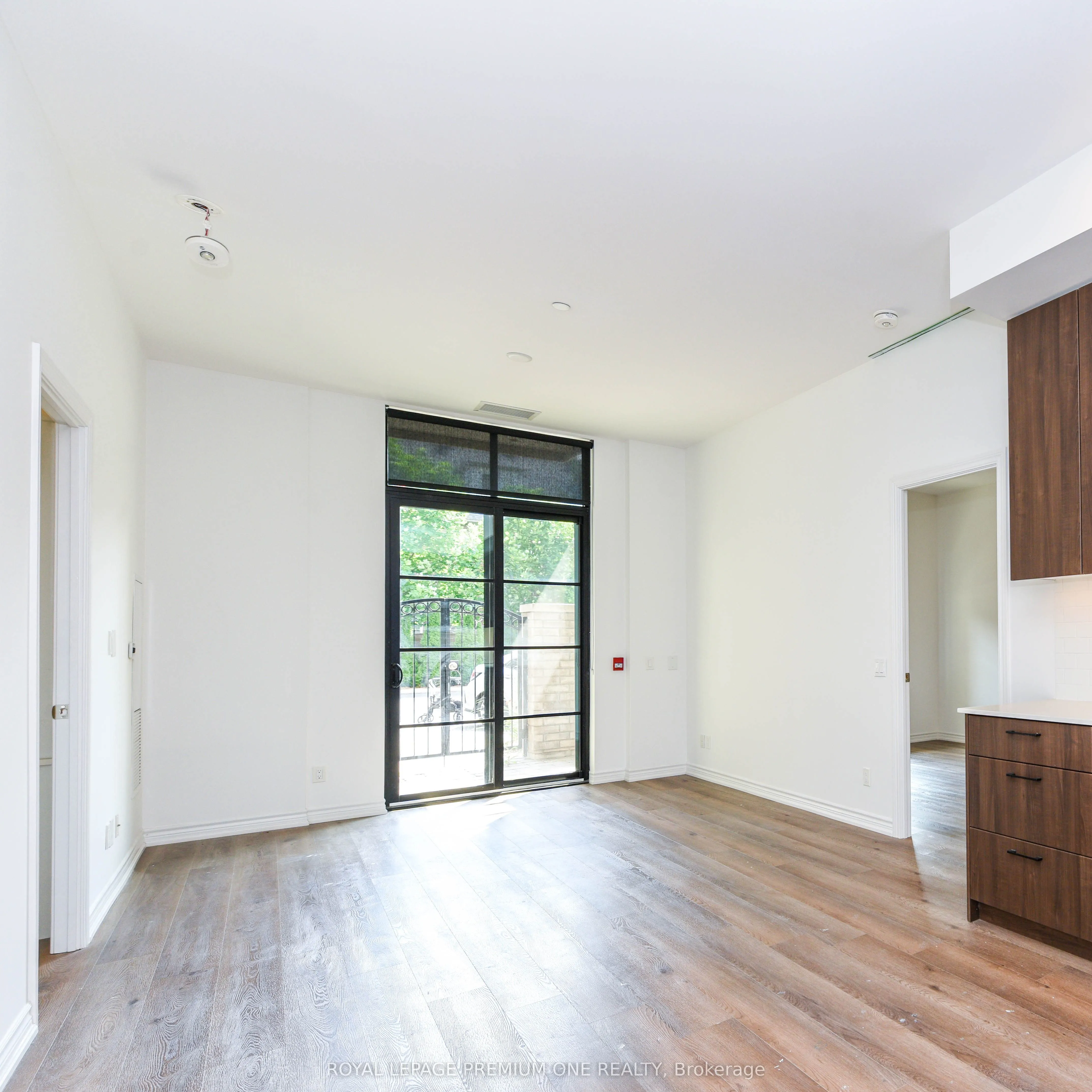 571 Prince Edward Drive N, #101