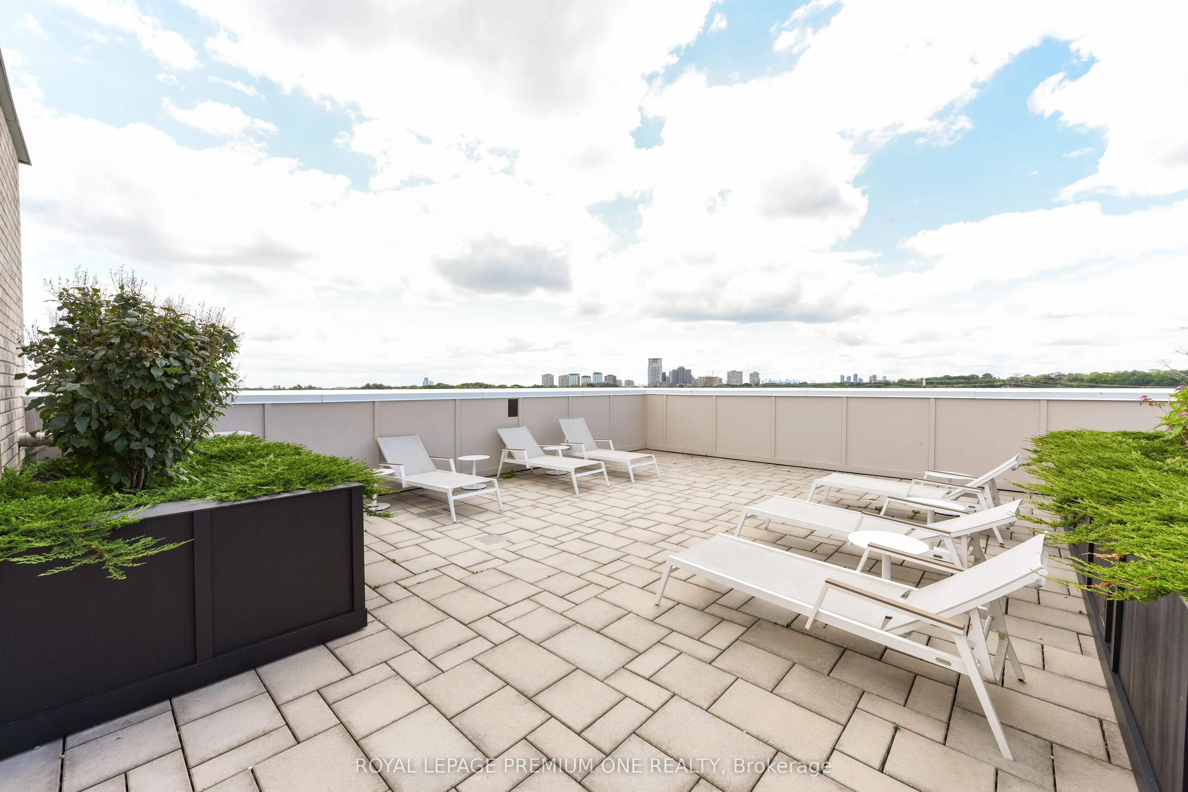 571 Prince Edward Drive N, #101