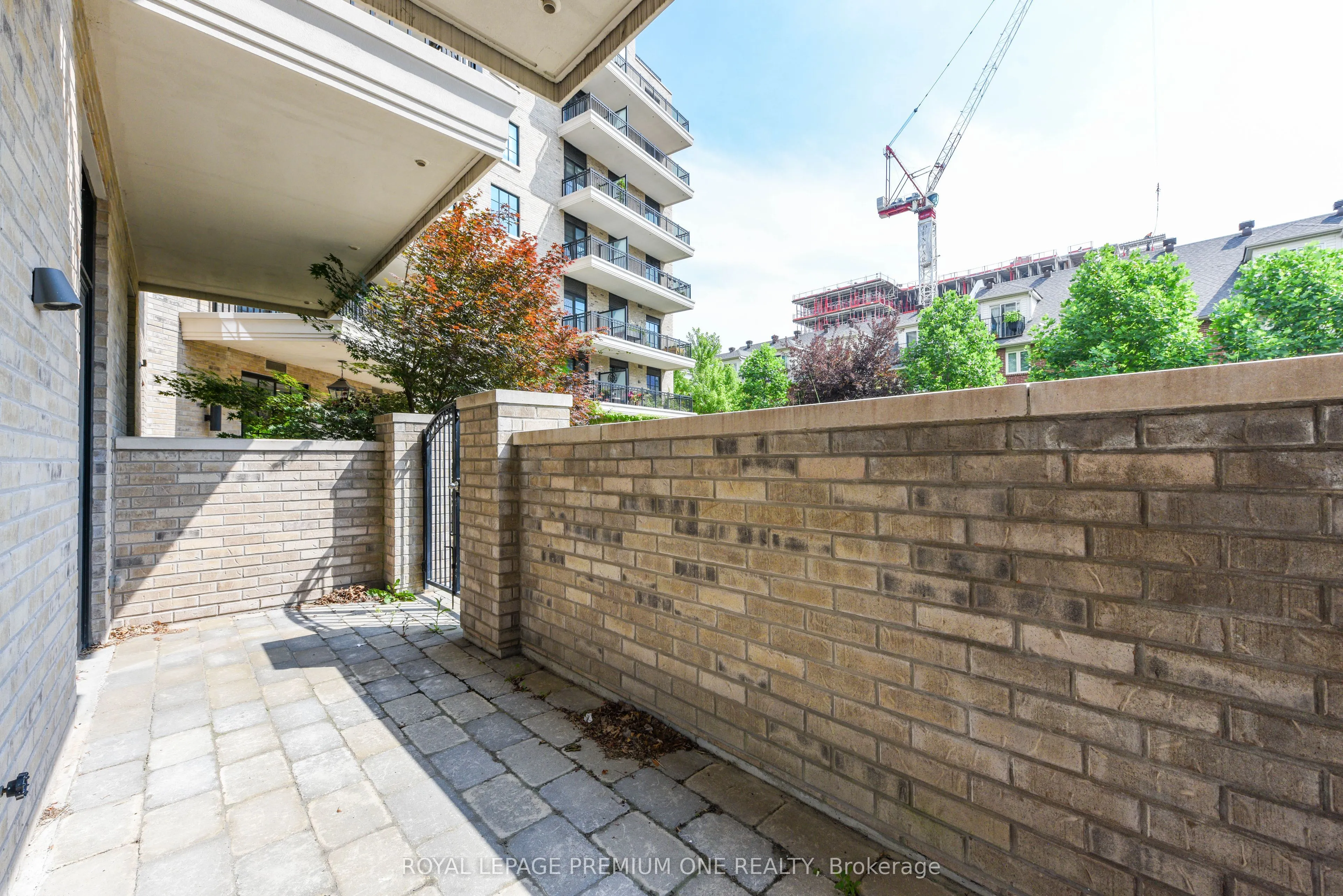 571 Prince Edward Drive N, #101