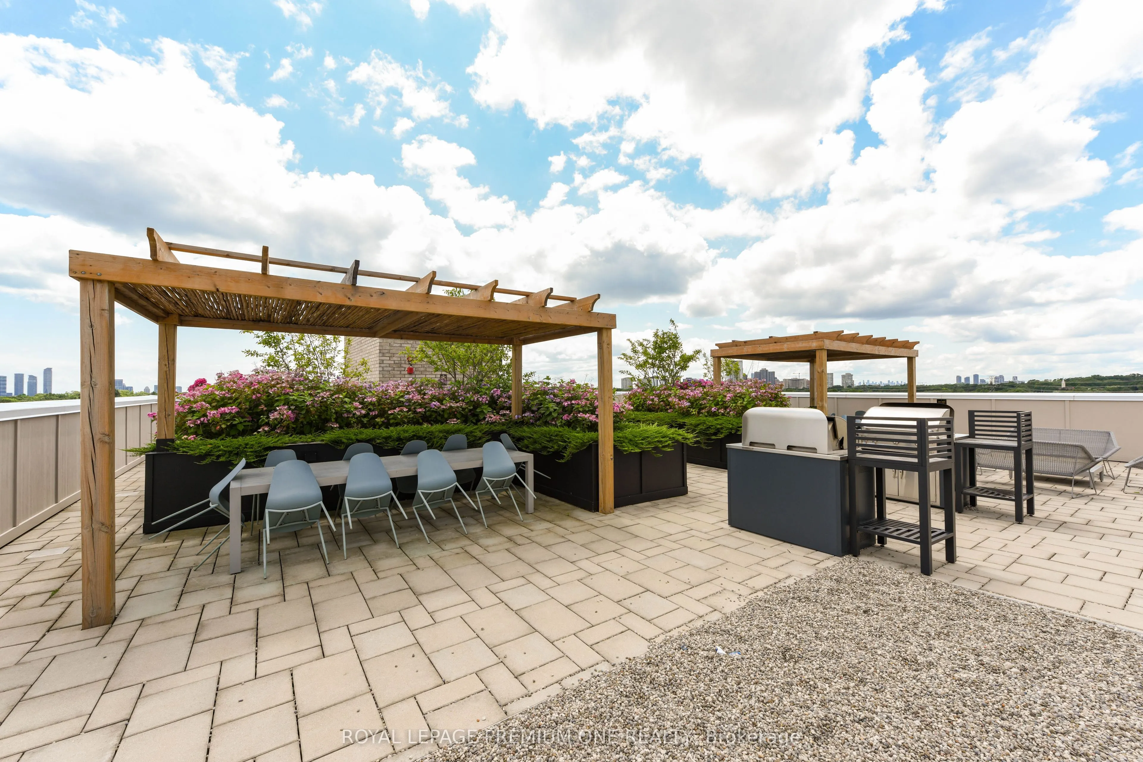 571 Prince Edward Drive N, #101