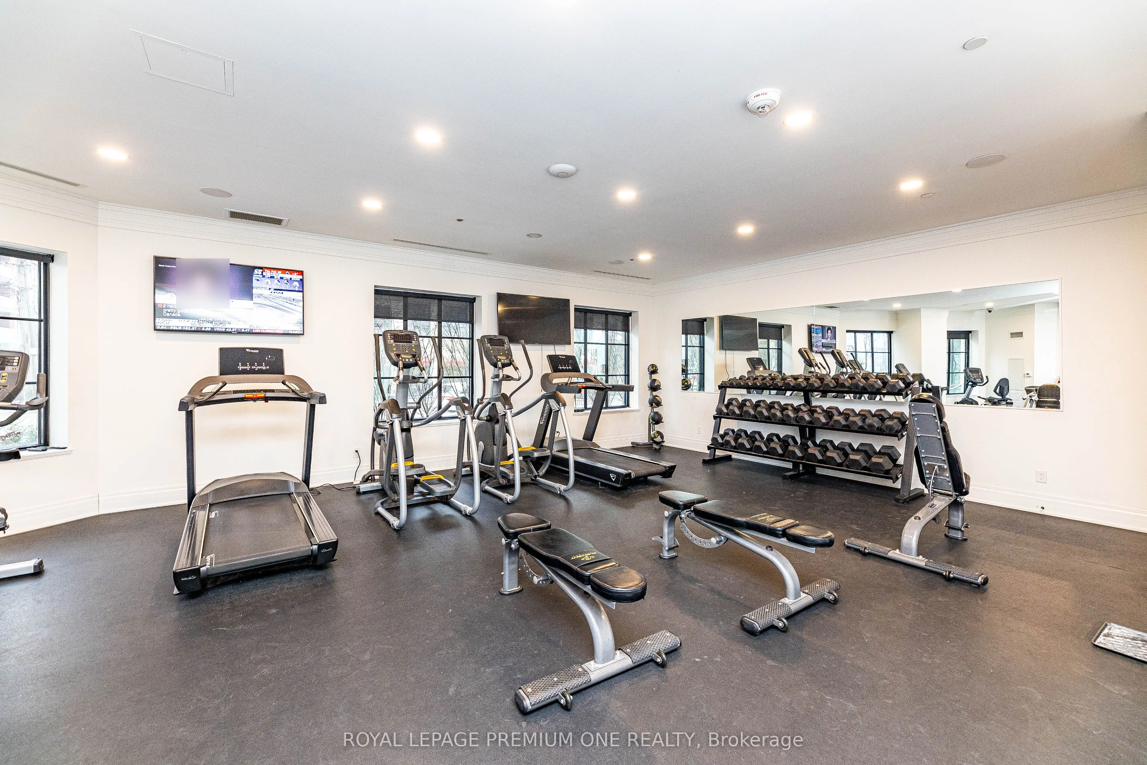 571 Prince Edward Drive N, #101