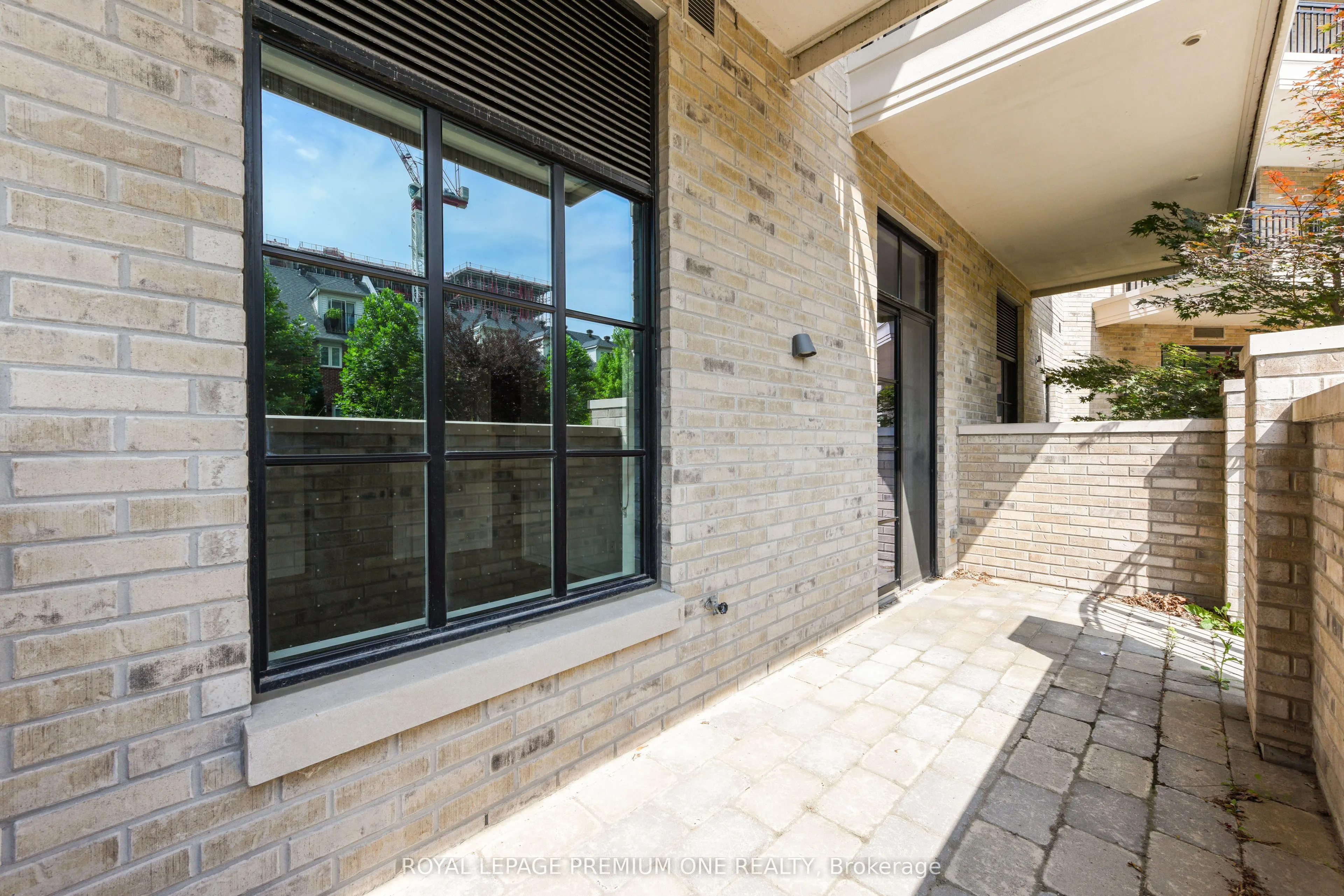 571 Prince Edward Drive N, #101