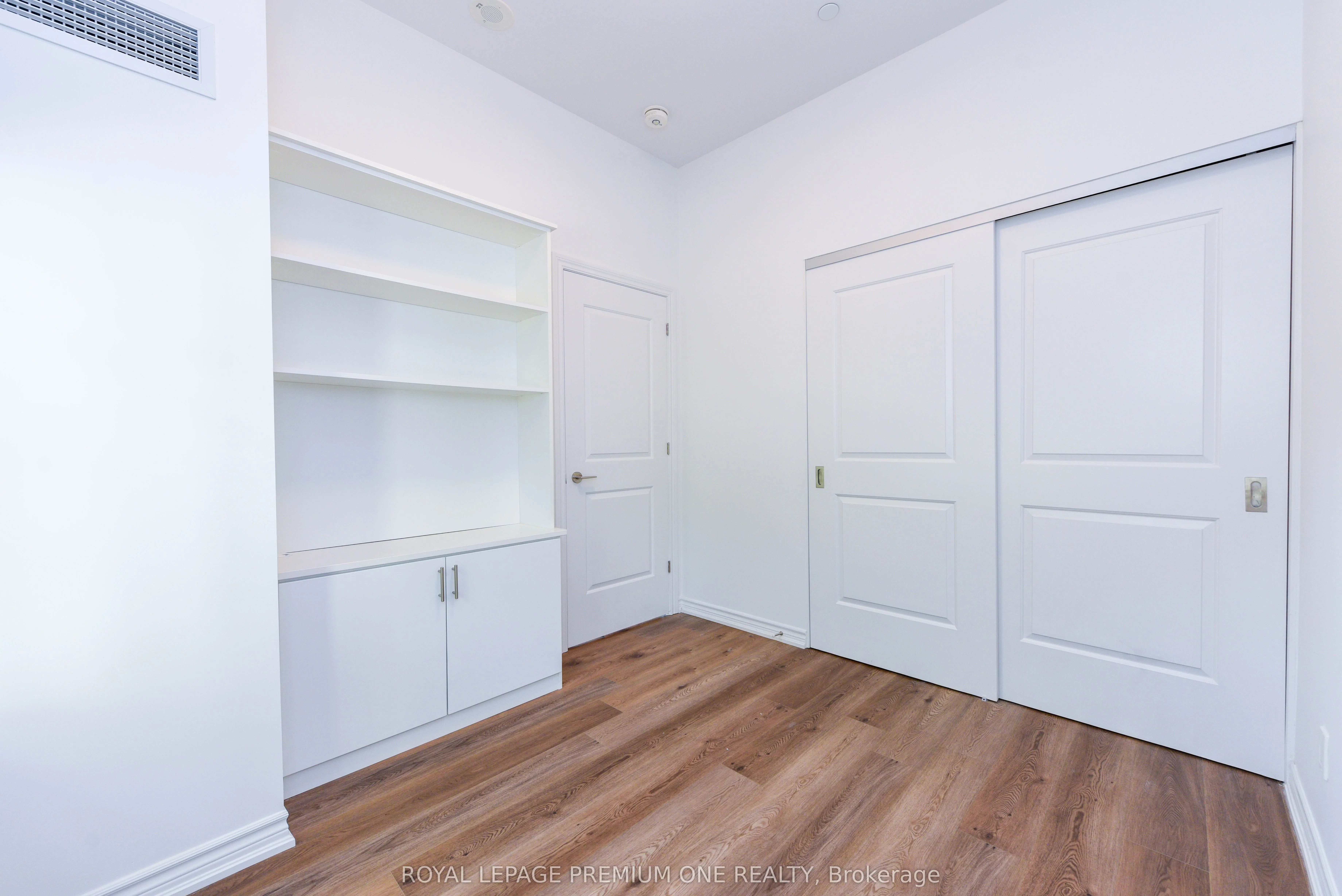 571 Prince Edward Drive N, #101