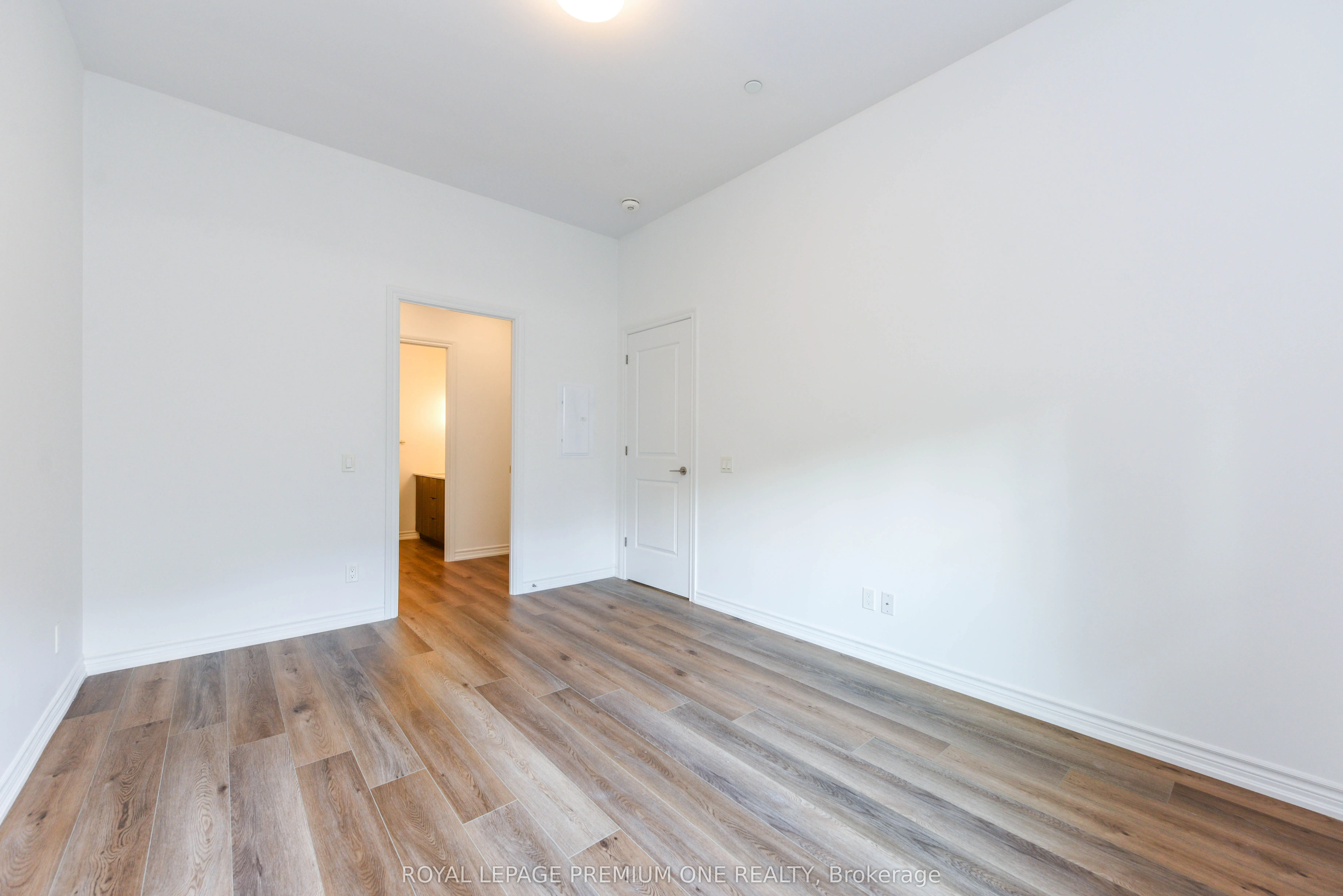 571 Prince Edward Drive N, #101
