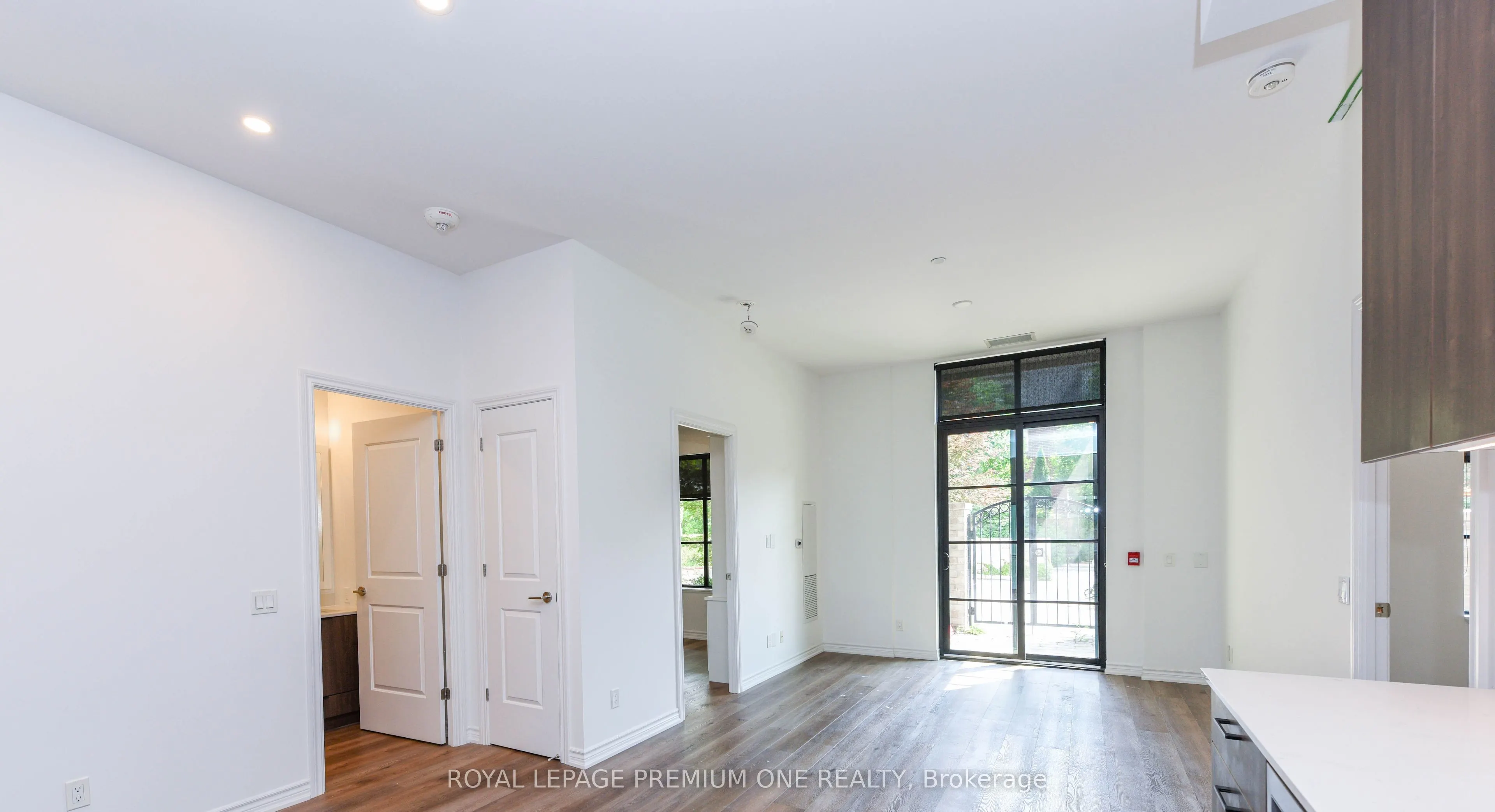 571 Prince Edward Drive N, #101