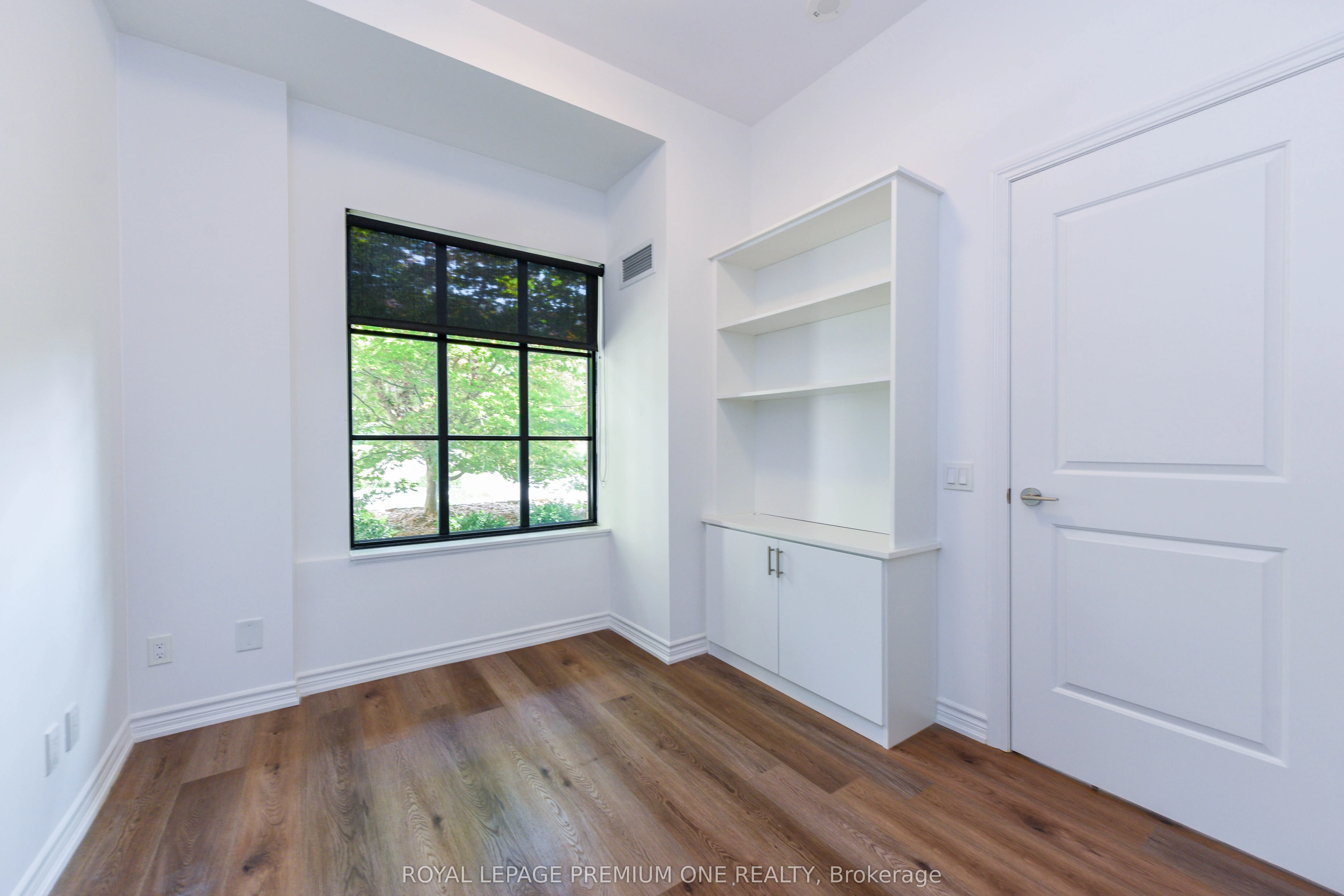 571 Prince Edward Drive N, #101