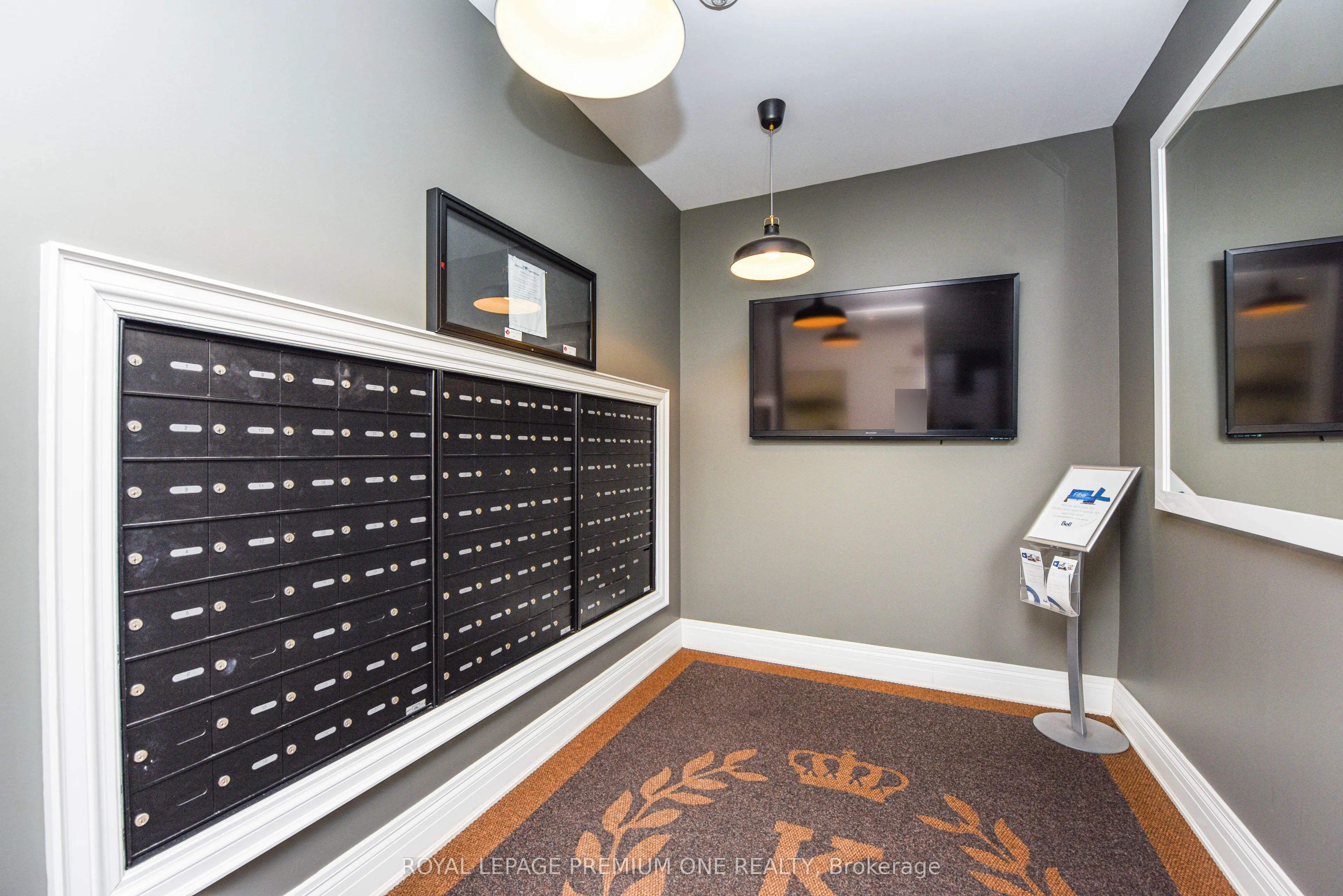 571 Prince Edward Drive N, #101
