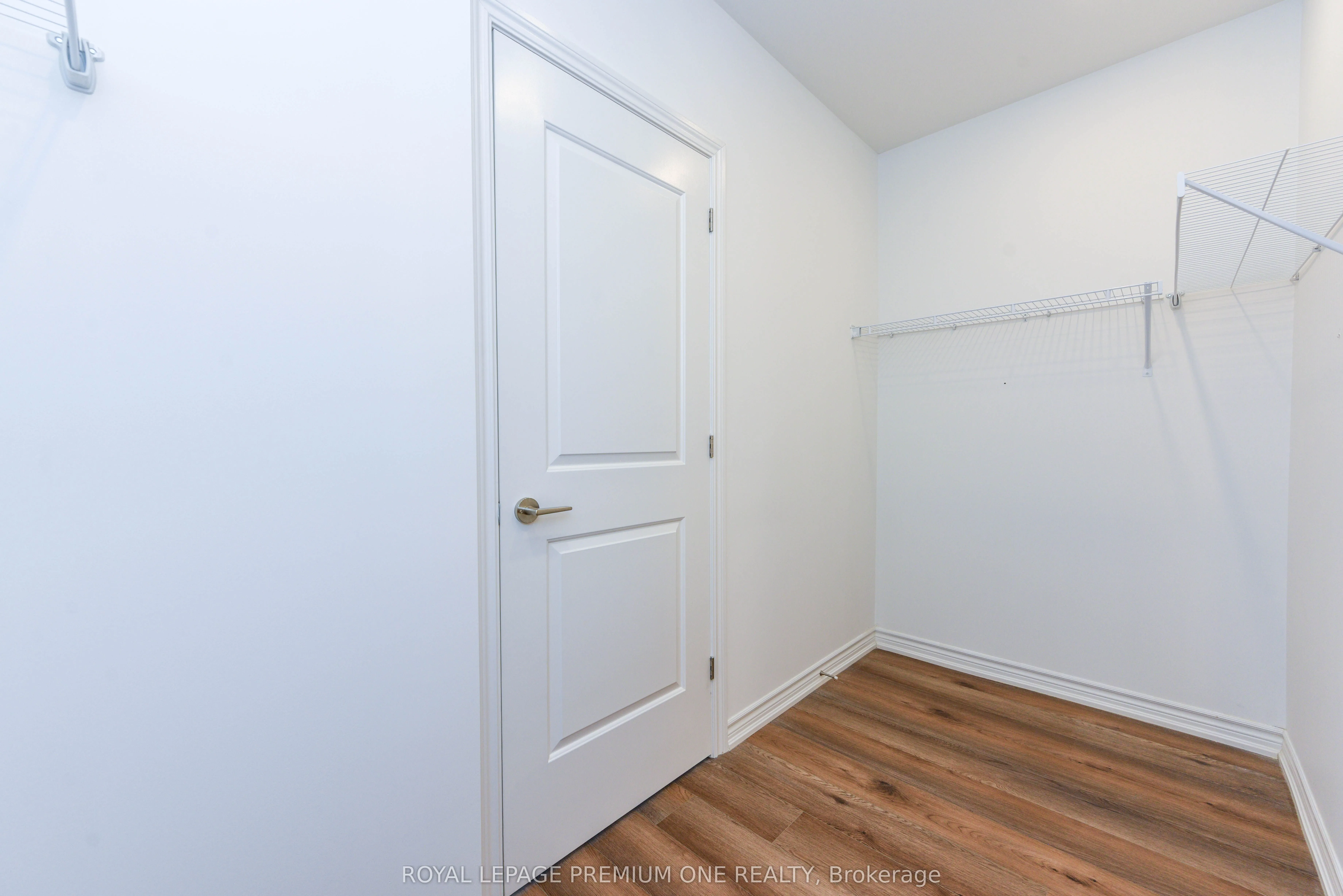 571 Prince Edward Drive N, #101