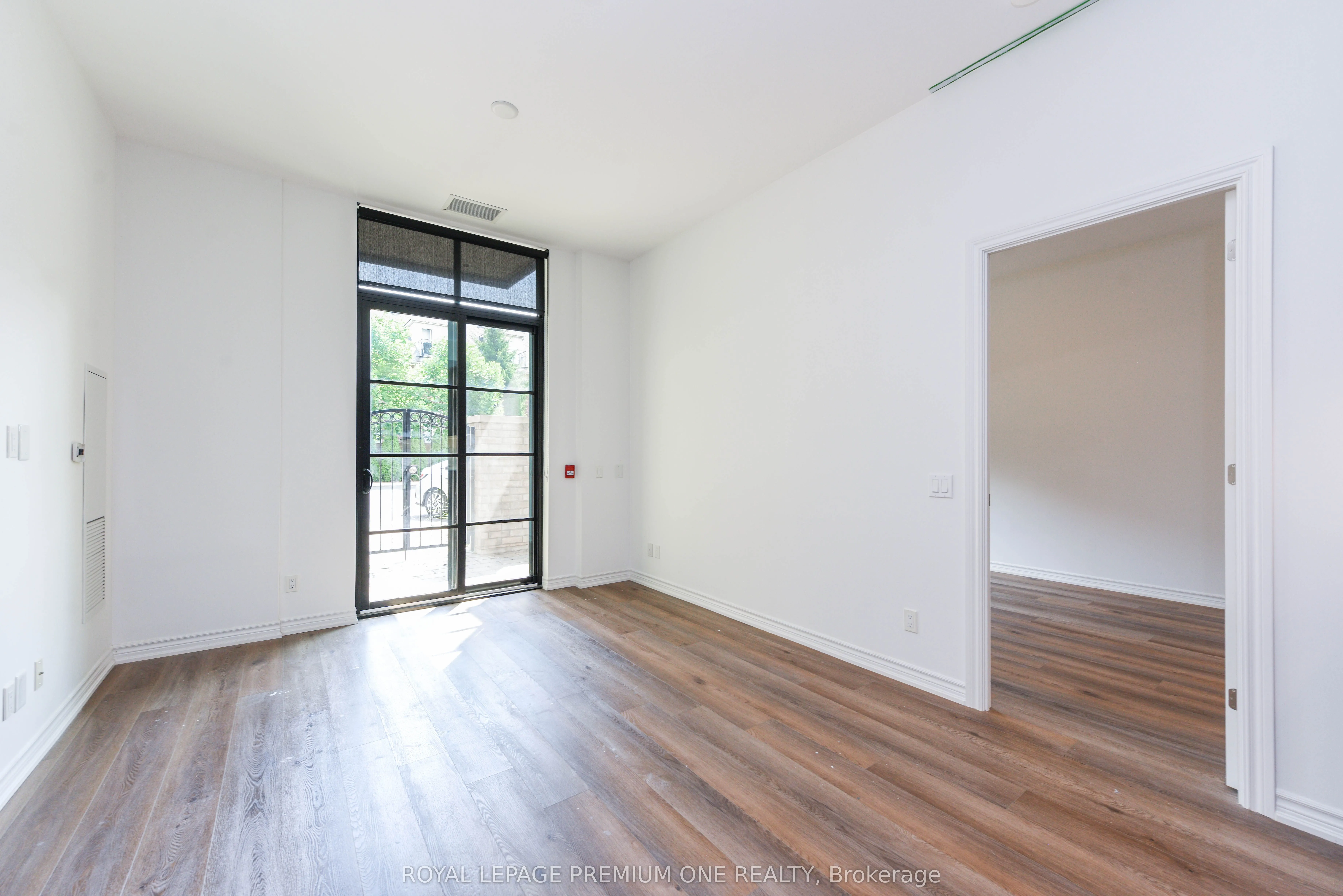 571 Prince Edward Drive N, #101