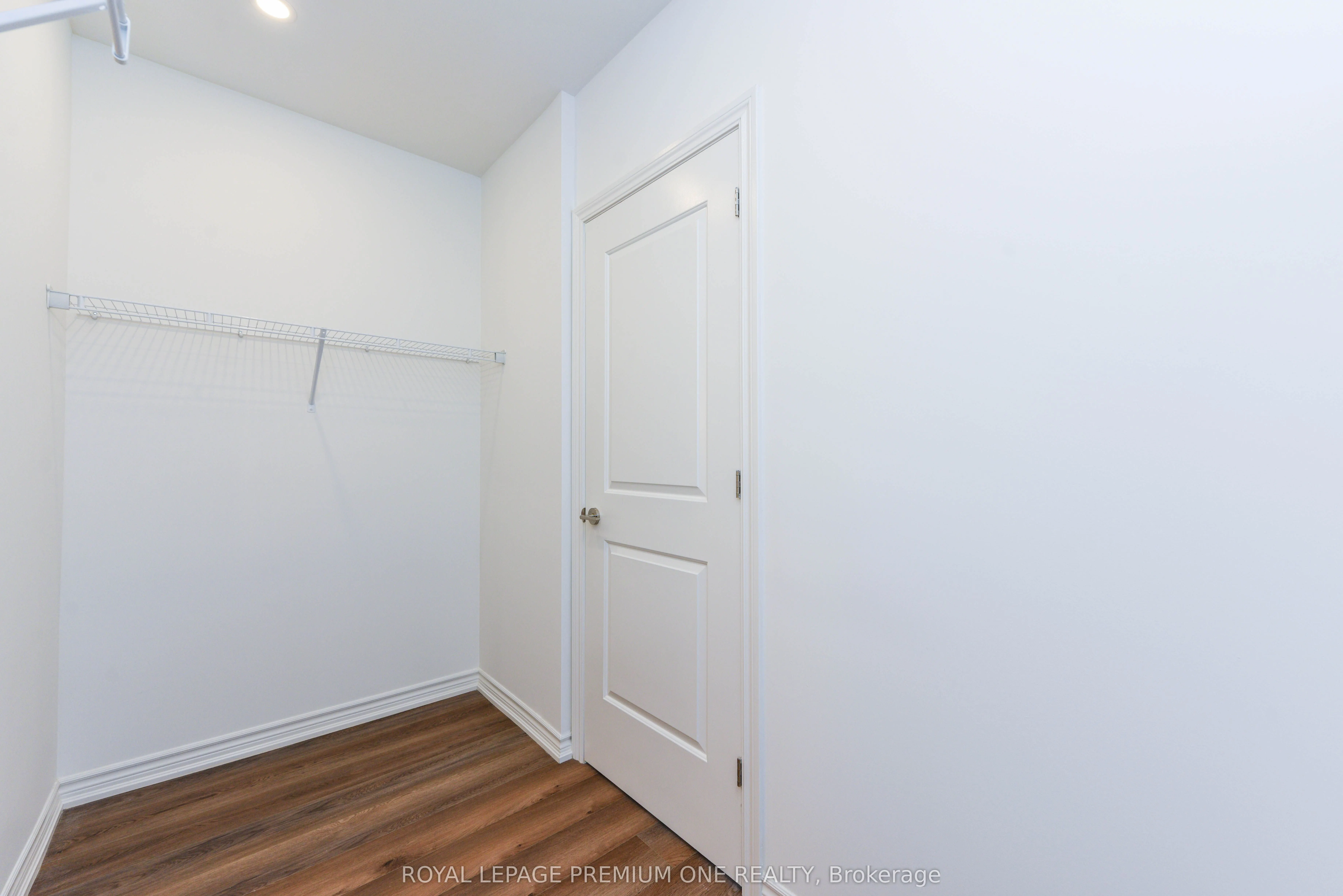 571 Prince Edward Drive N, #101