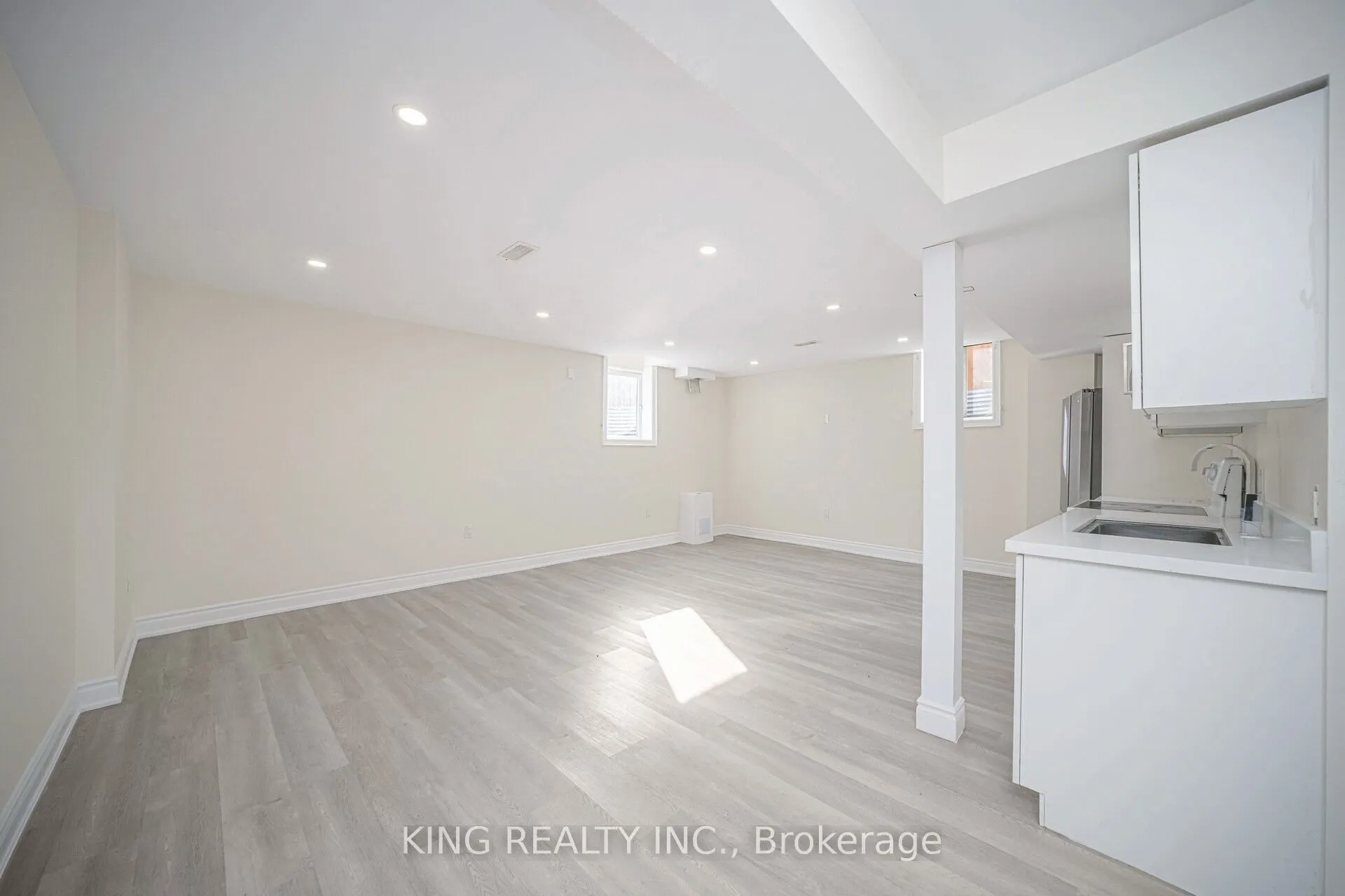 52 Haverstock Crescent