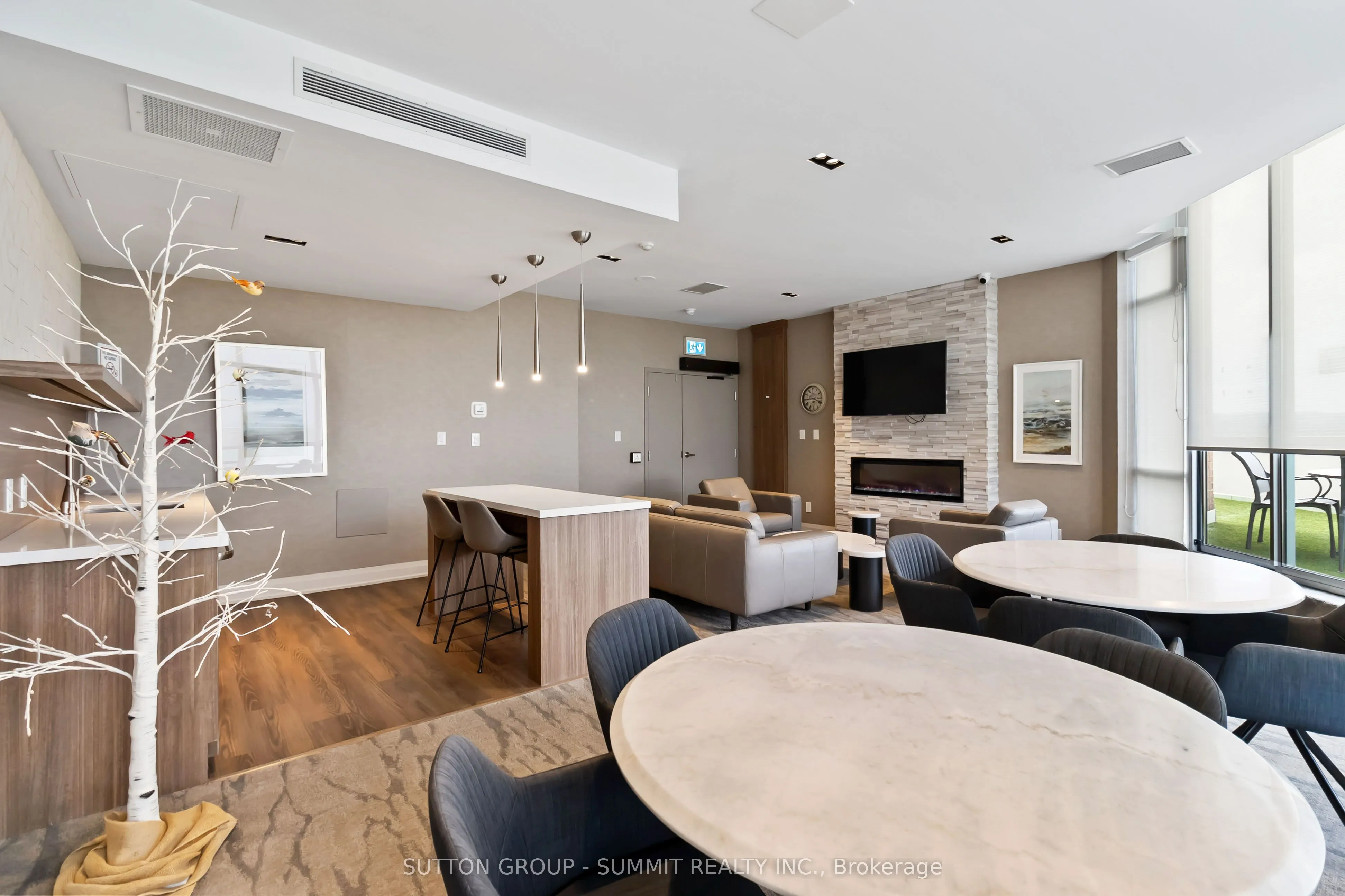 1276 Maple Crossing Boulevard, #412