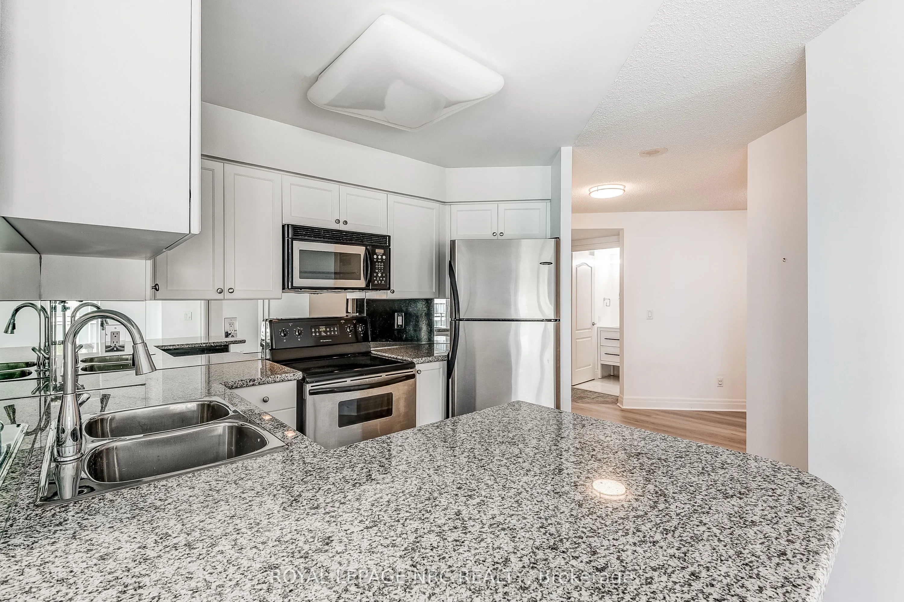 2121 Lakeshore Boulevard W, #1211