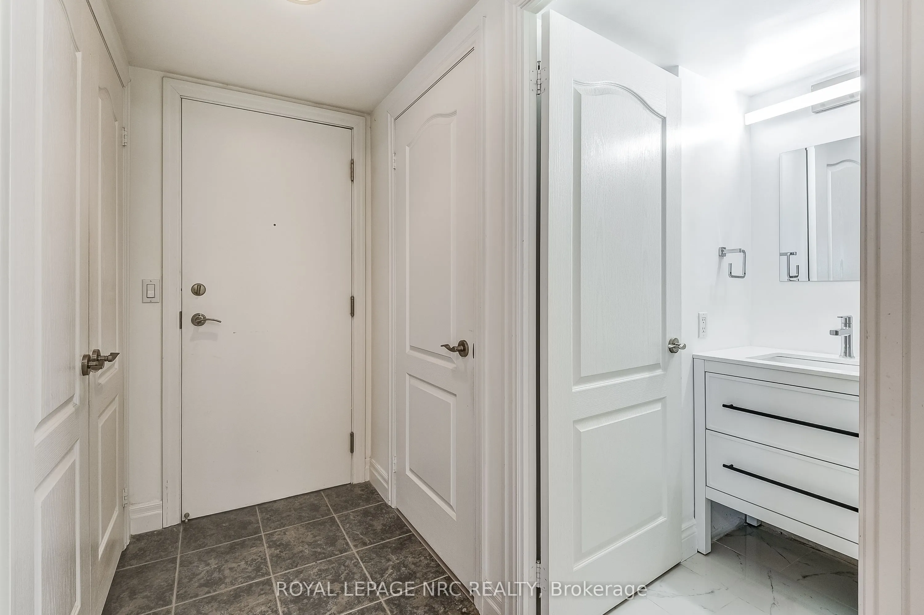 2121 Lakeshore Boulevard W, #1211