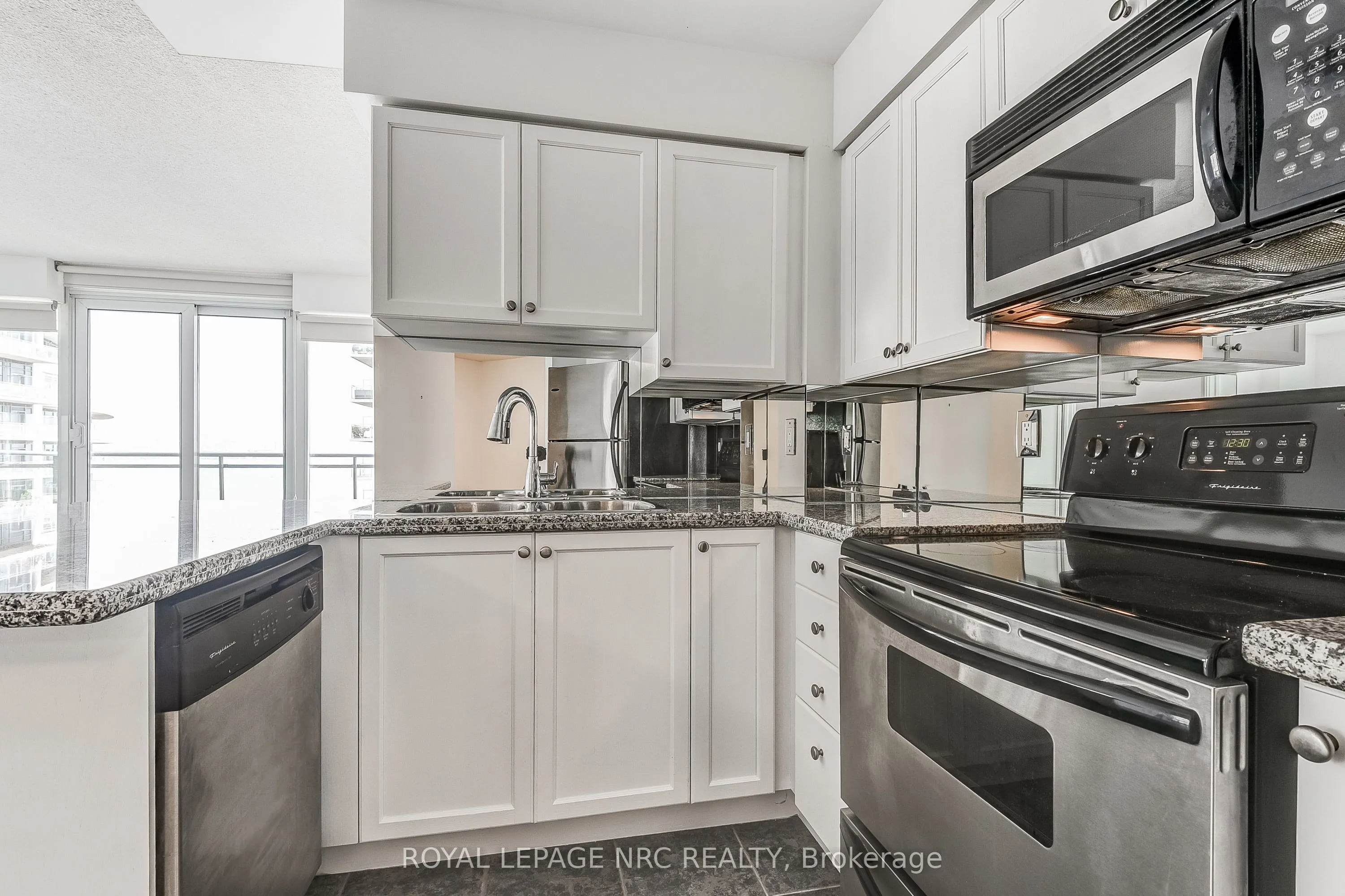 2121 Lakeshore Boulevard W, #1211