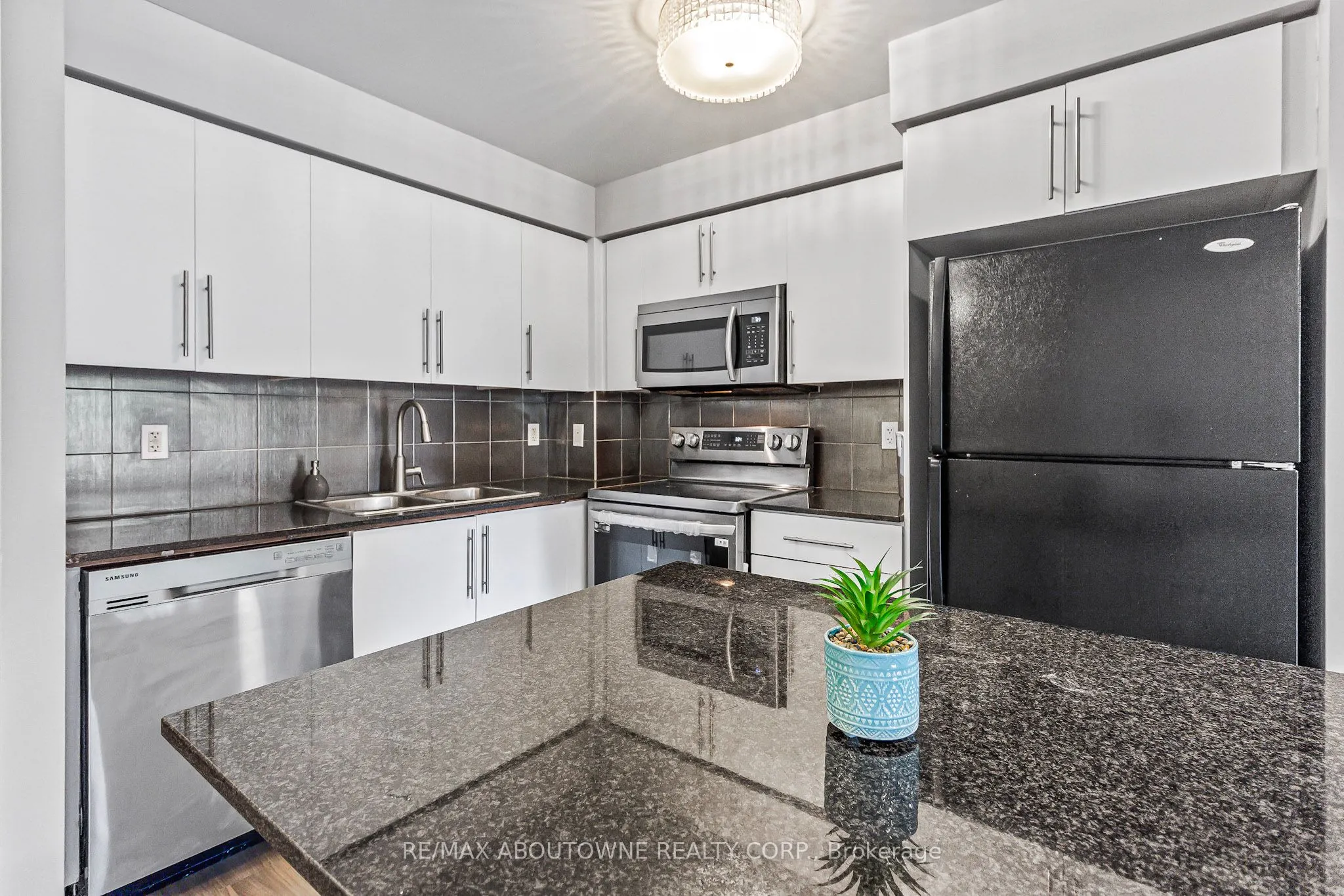 310 Burnhamthorpe Road W #401