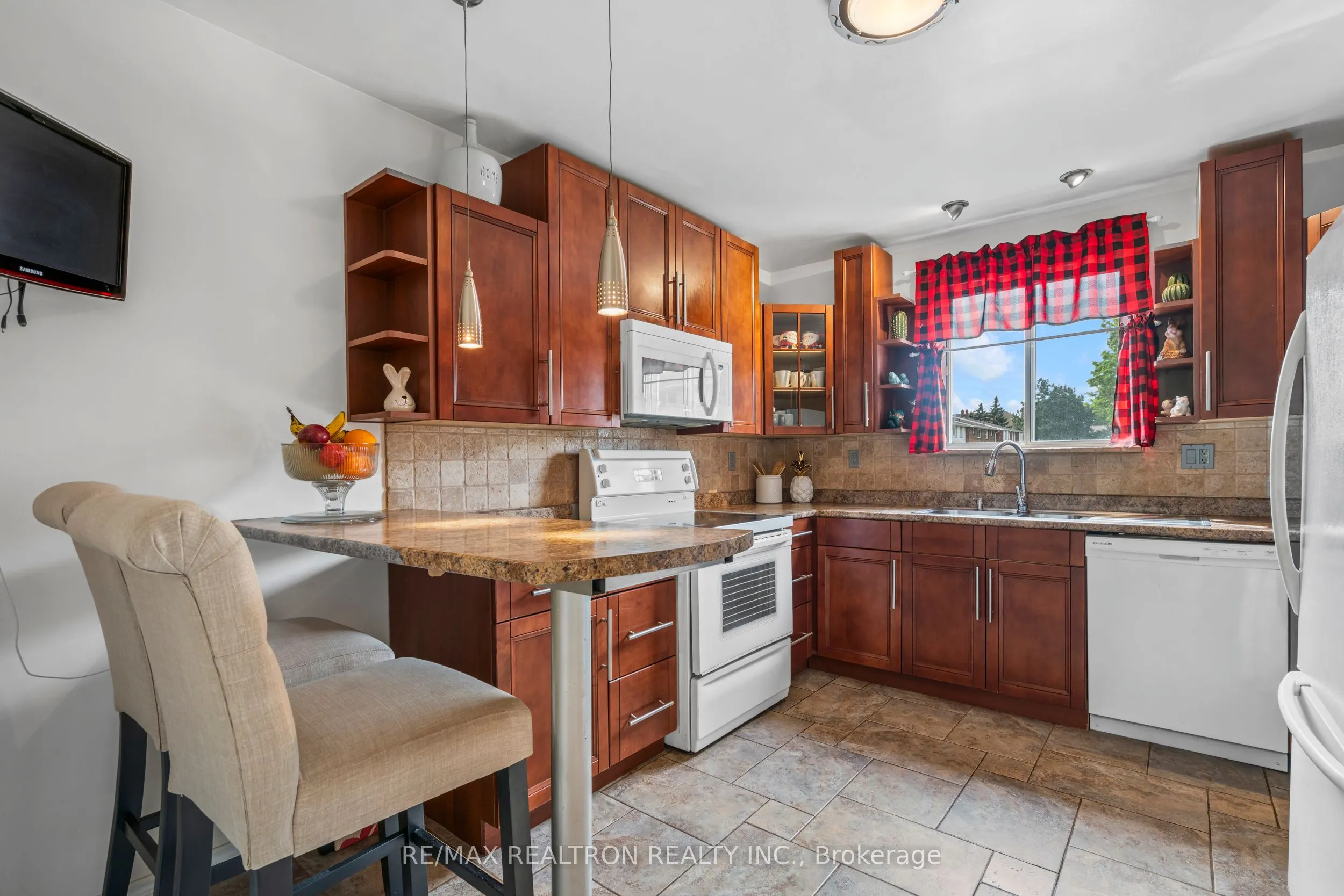 19 Centennial Park Road, #10