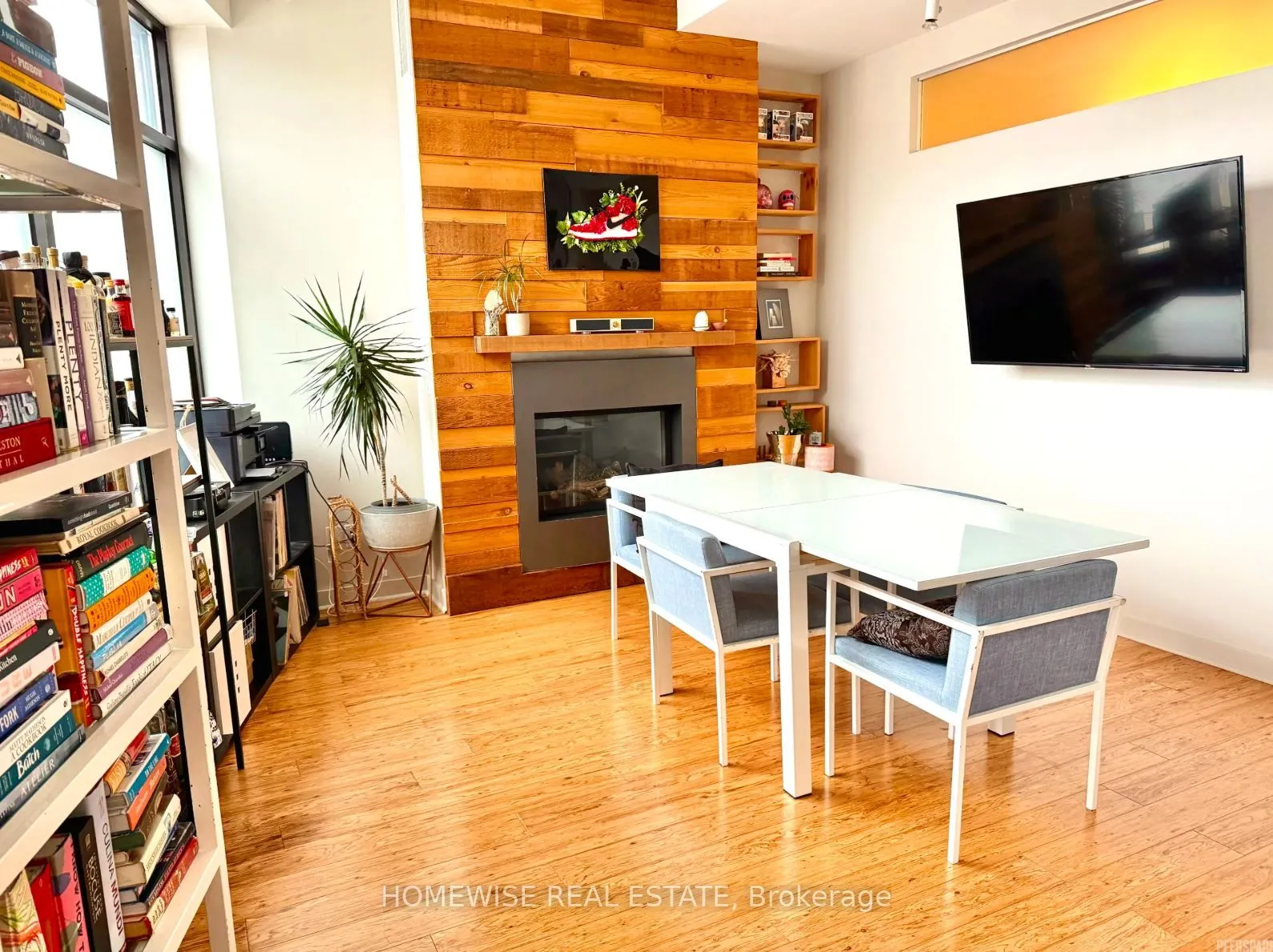 3633 Dundas Street W
