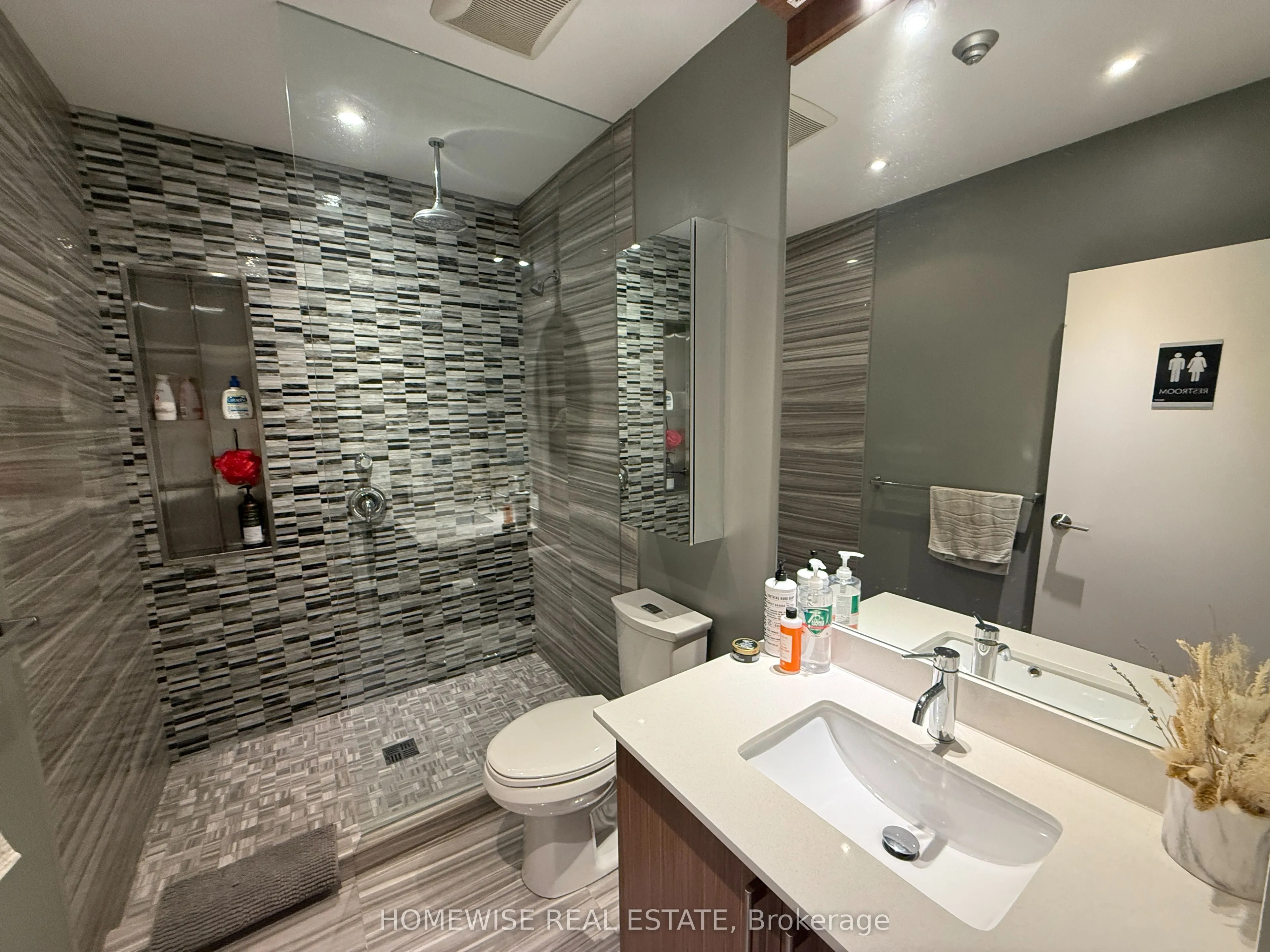 3633 Dundas Street W