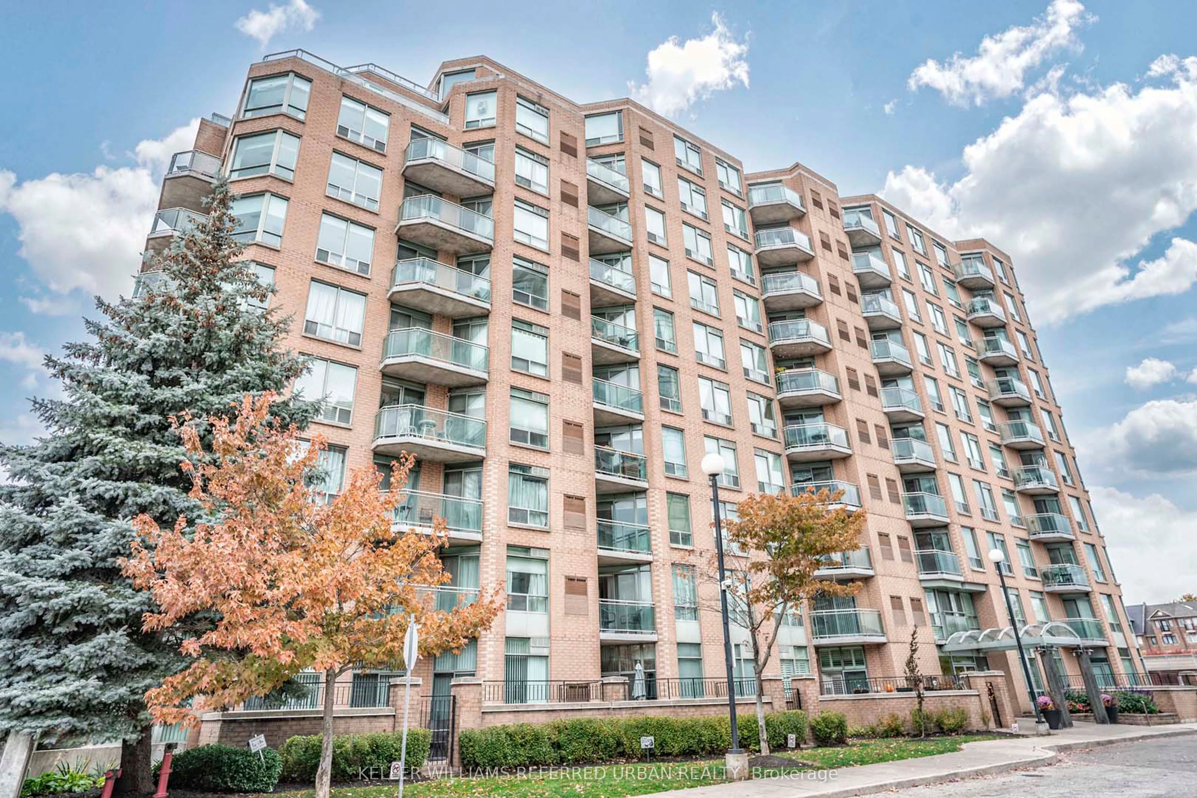 190 Manitoba Street, #902
