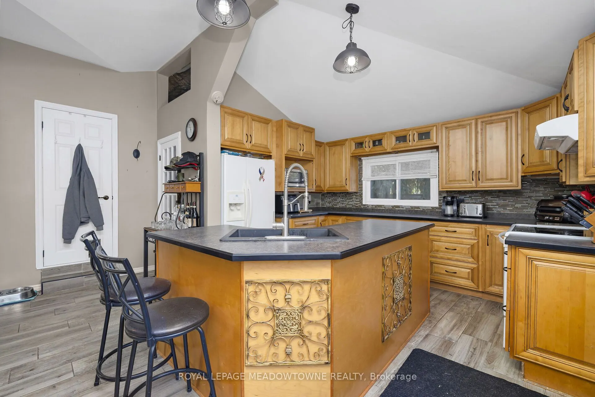 46 Main Street S