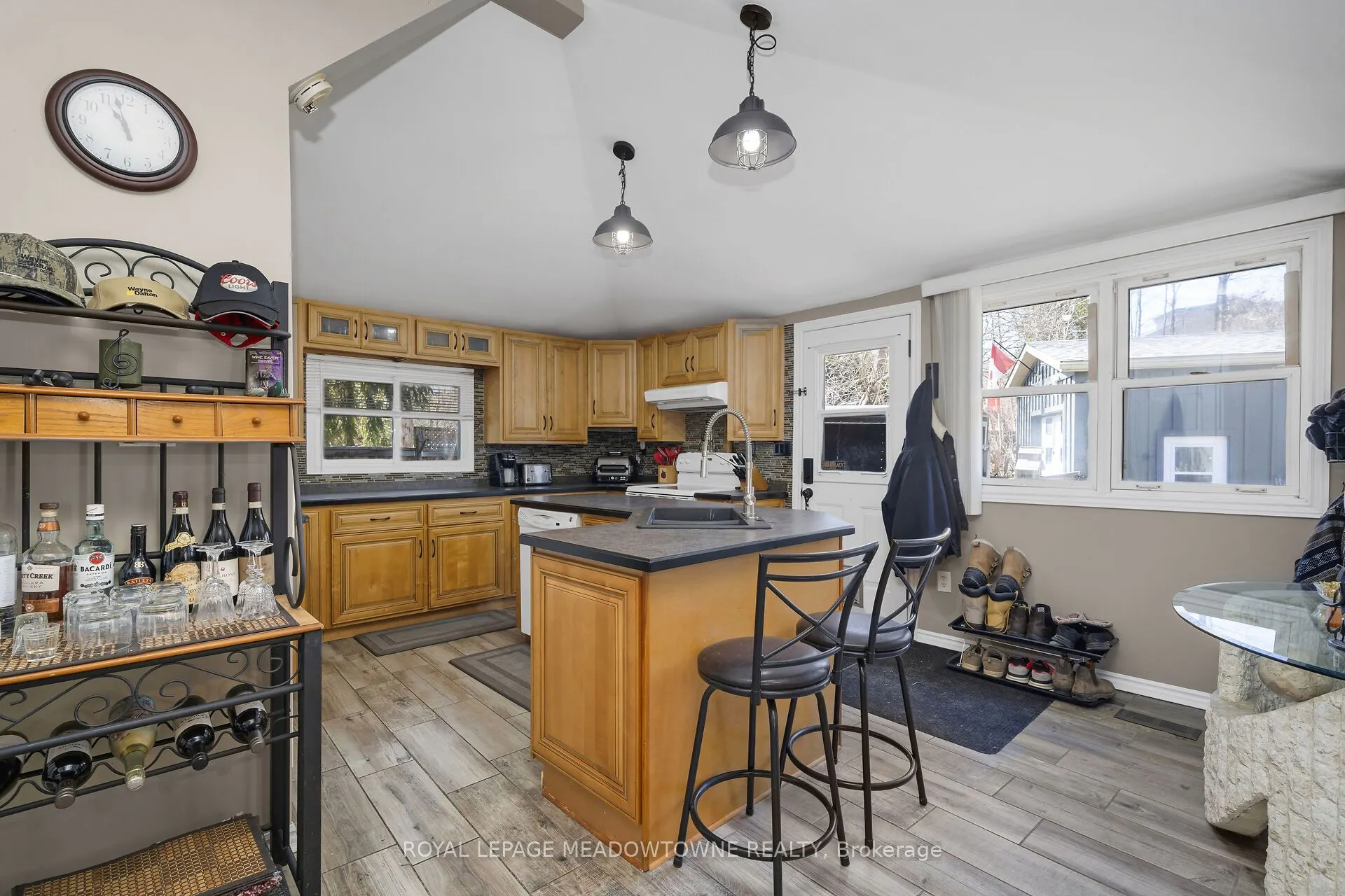 46 Main Street S