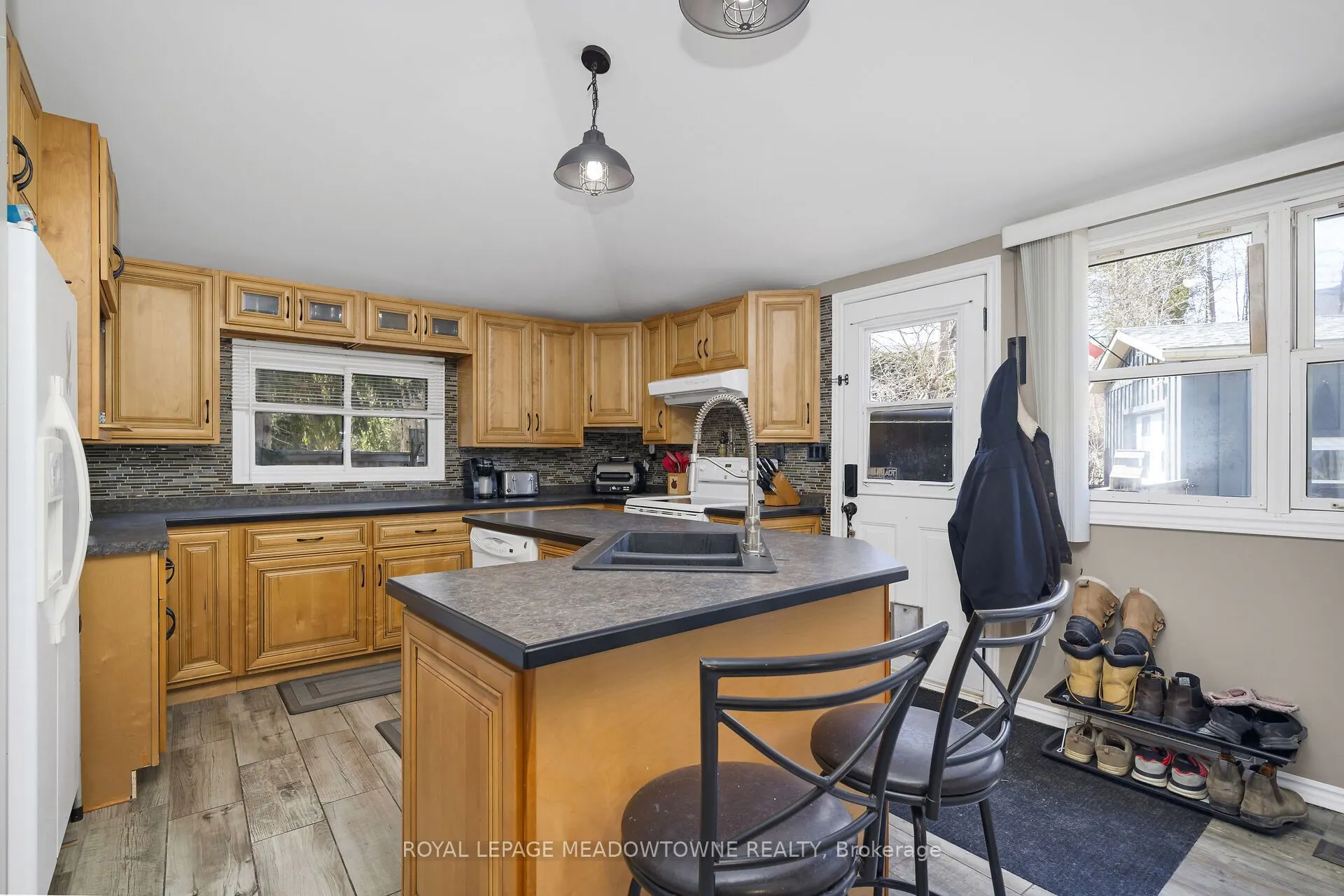 46 Main Street S