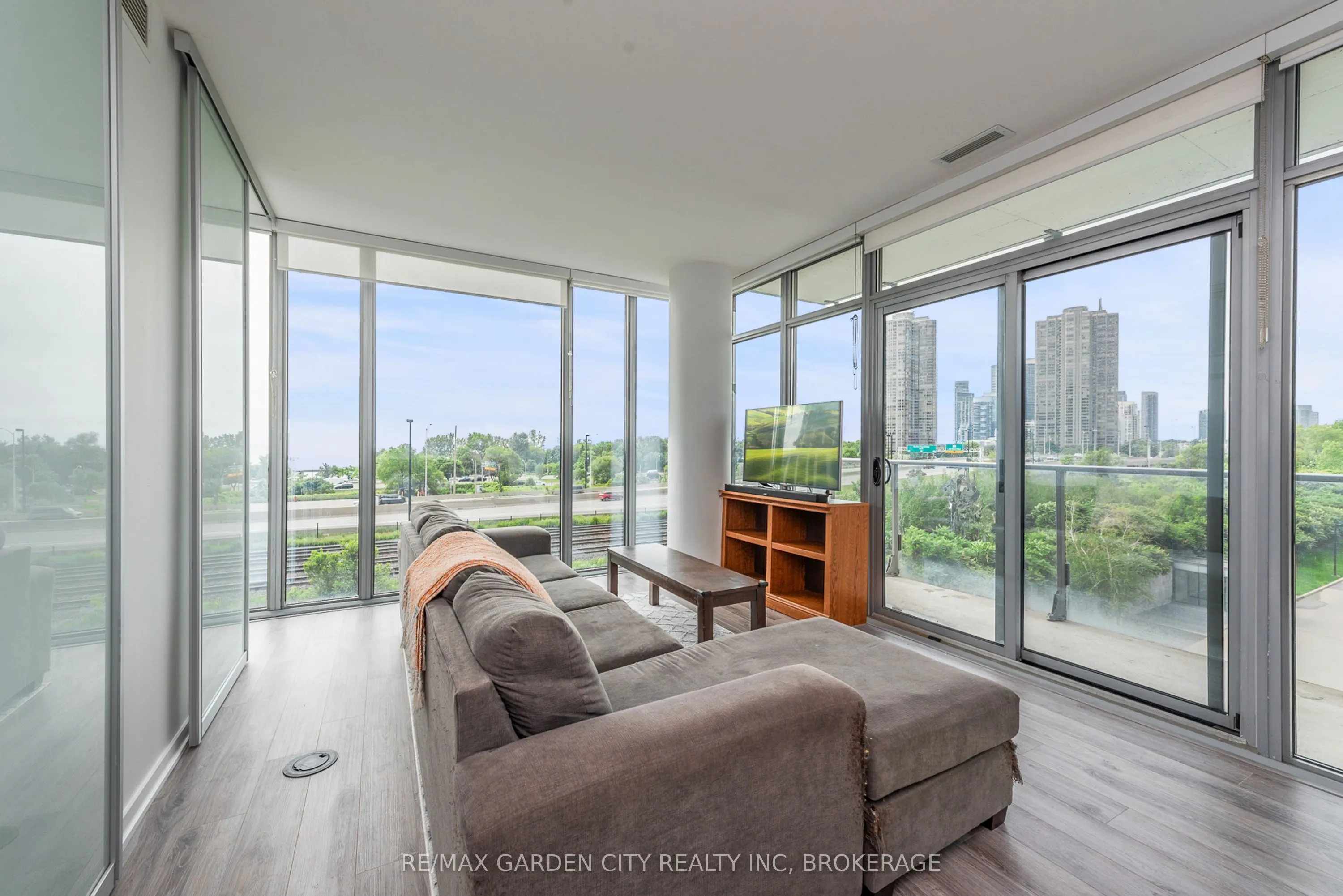 103 The Queensway, #405