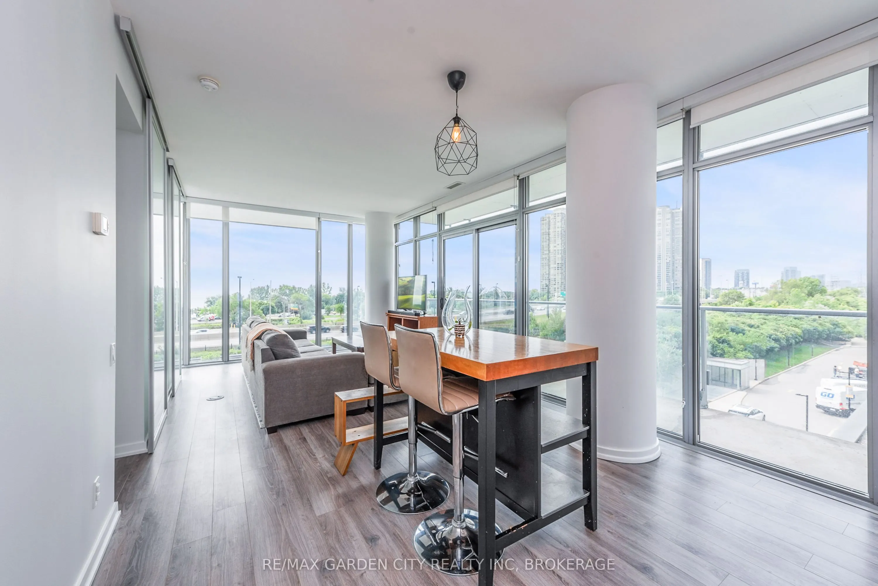 103 The Queensway, #405