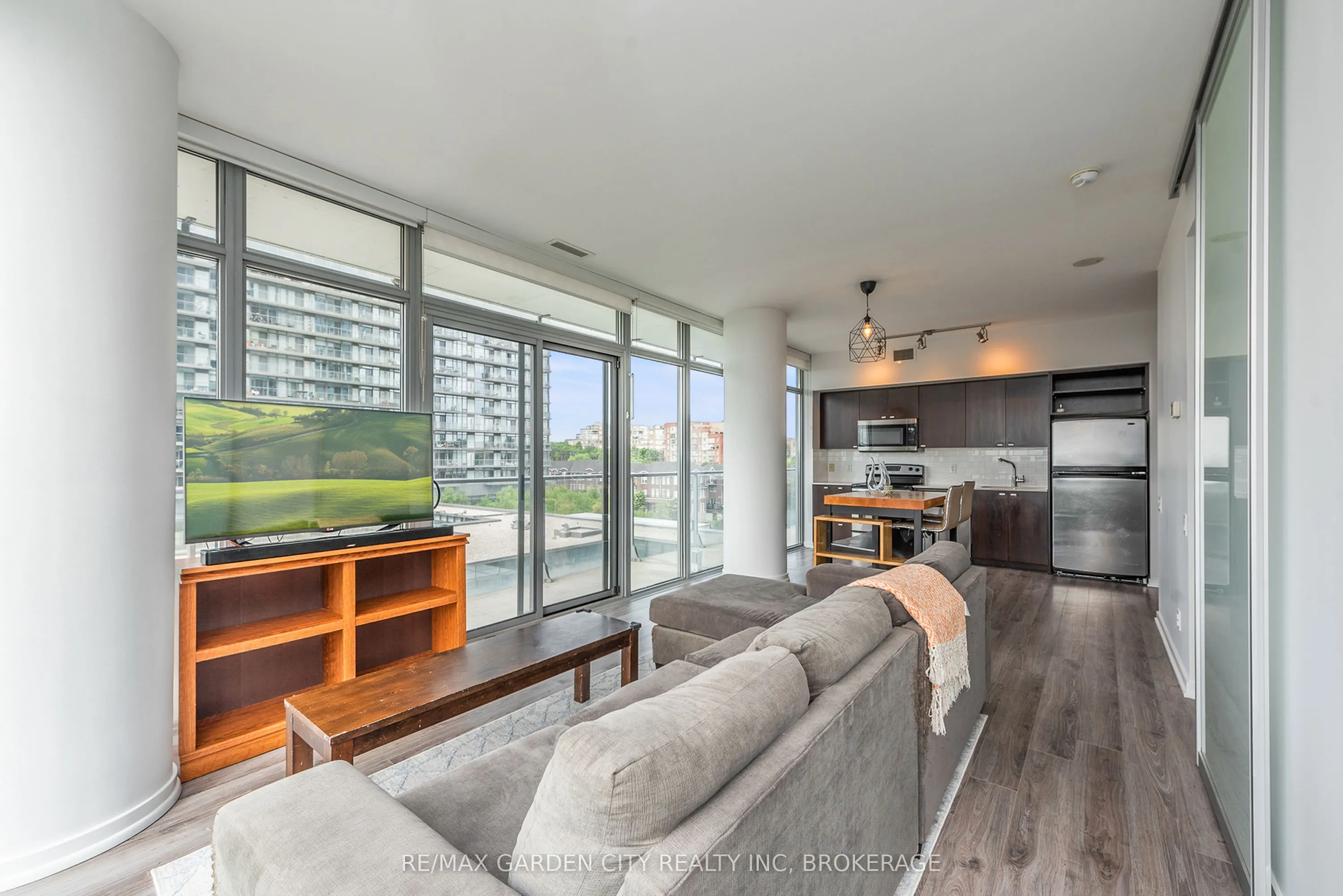 103 The Queensway, #405