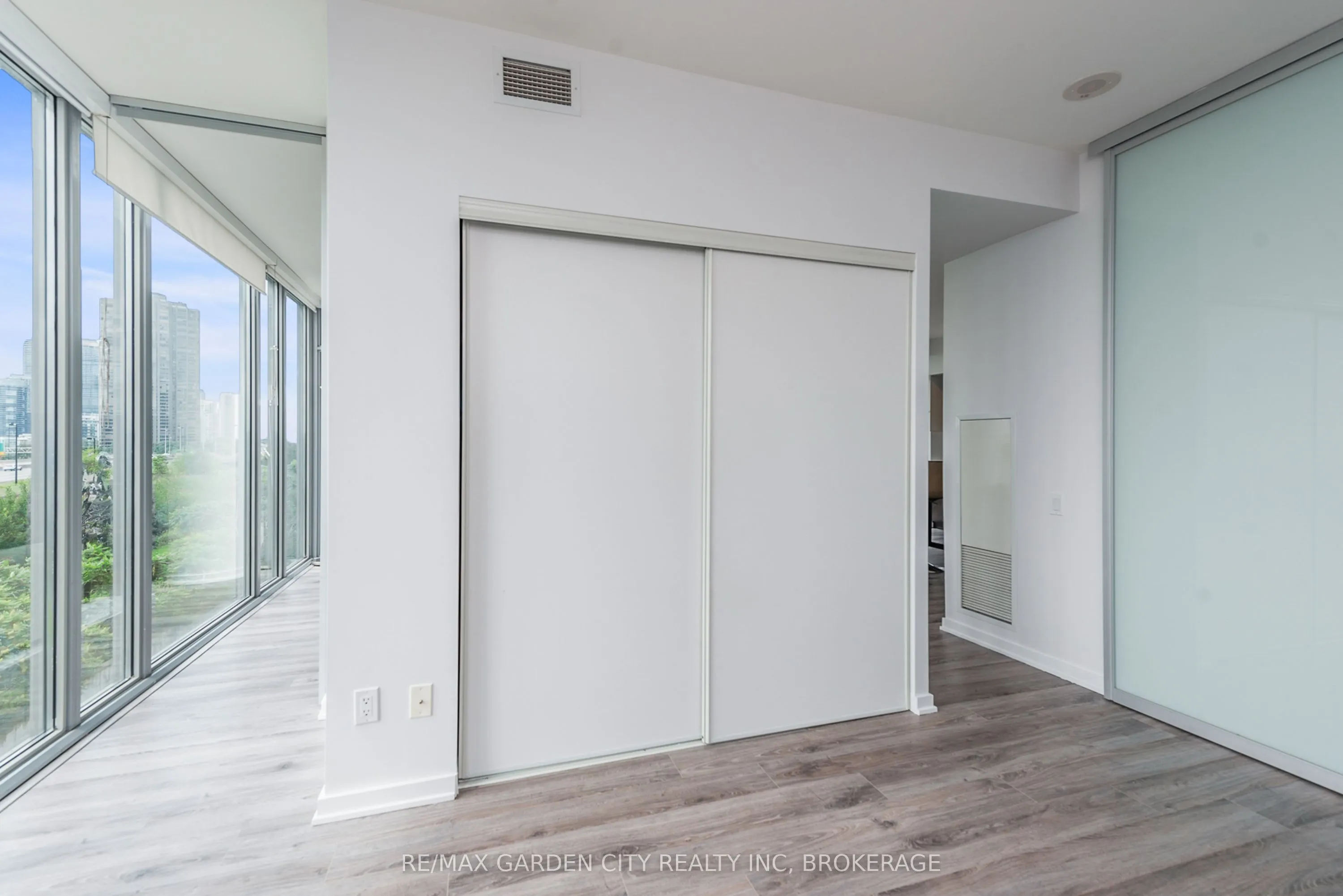 103 The Queensway, #405