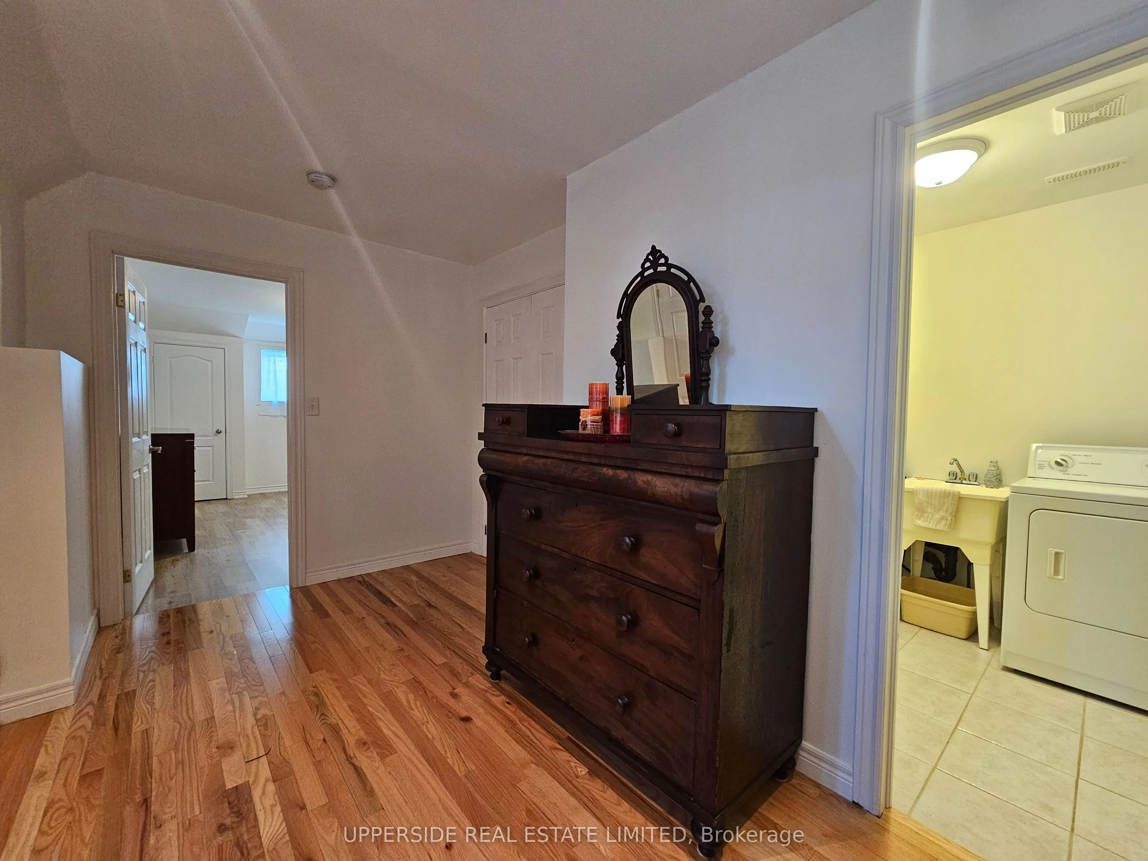 4 Kingsley Road S