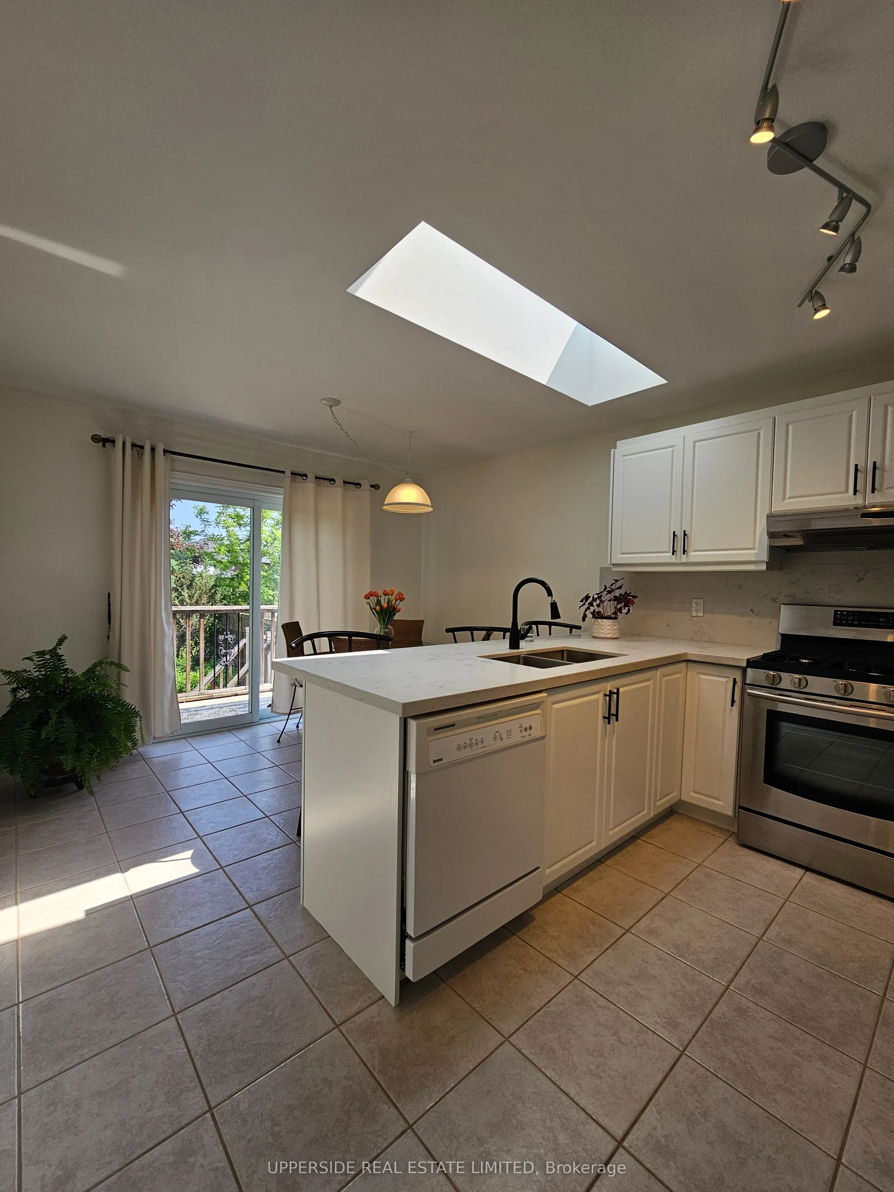 4 Kingsley Road S