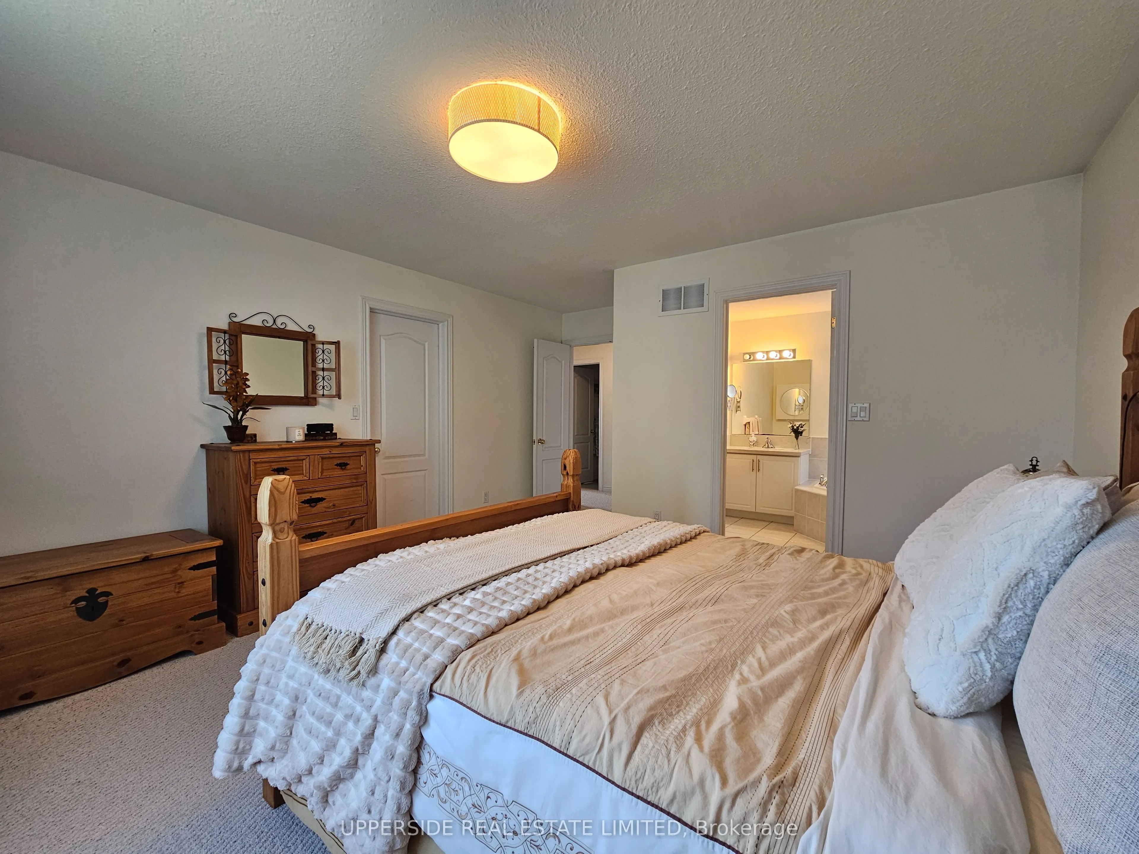4 Kingsley Road S